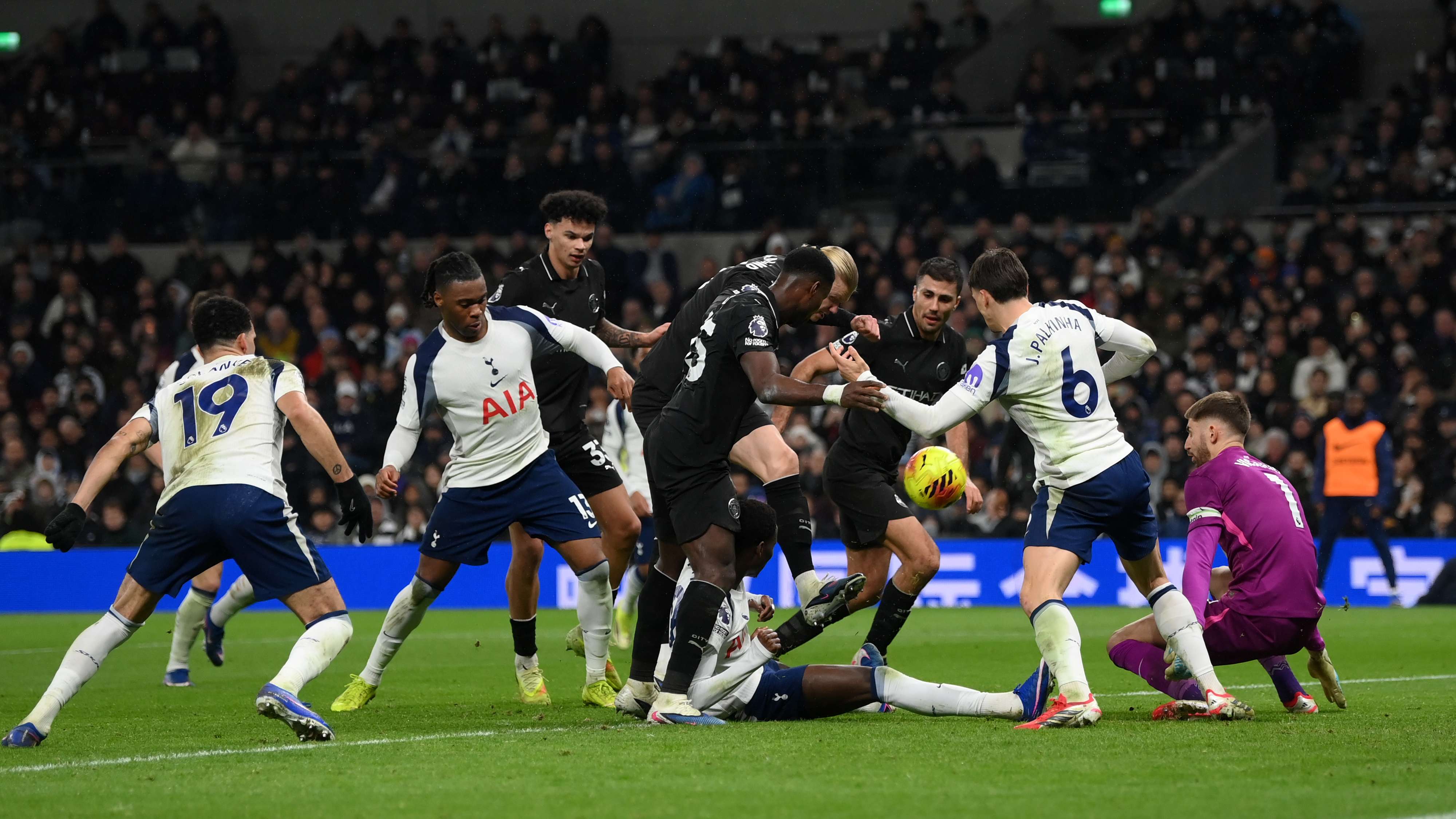 Tottenham Hotspur v Manchester City - Premier League