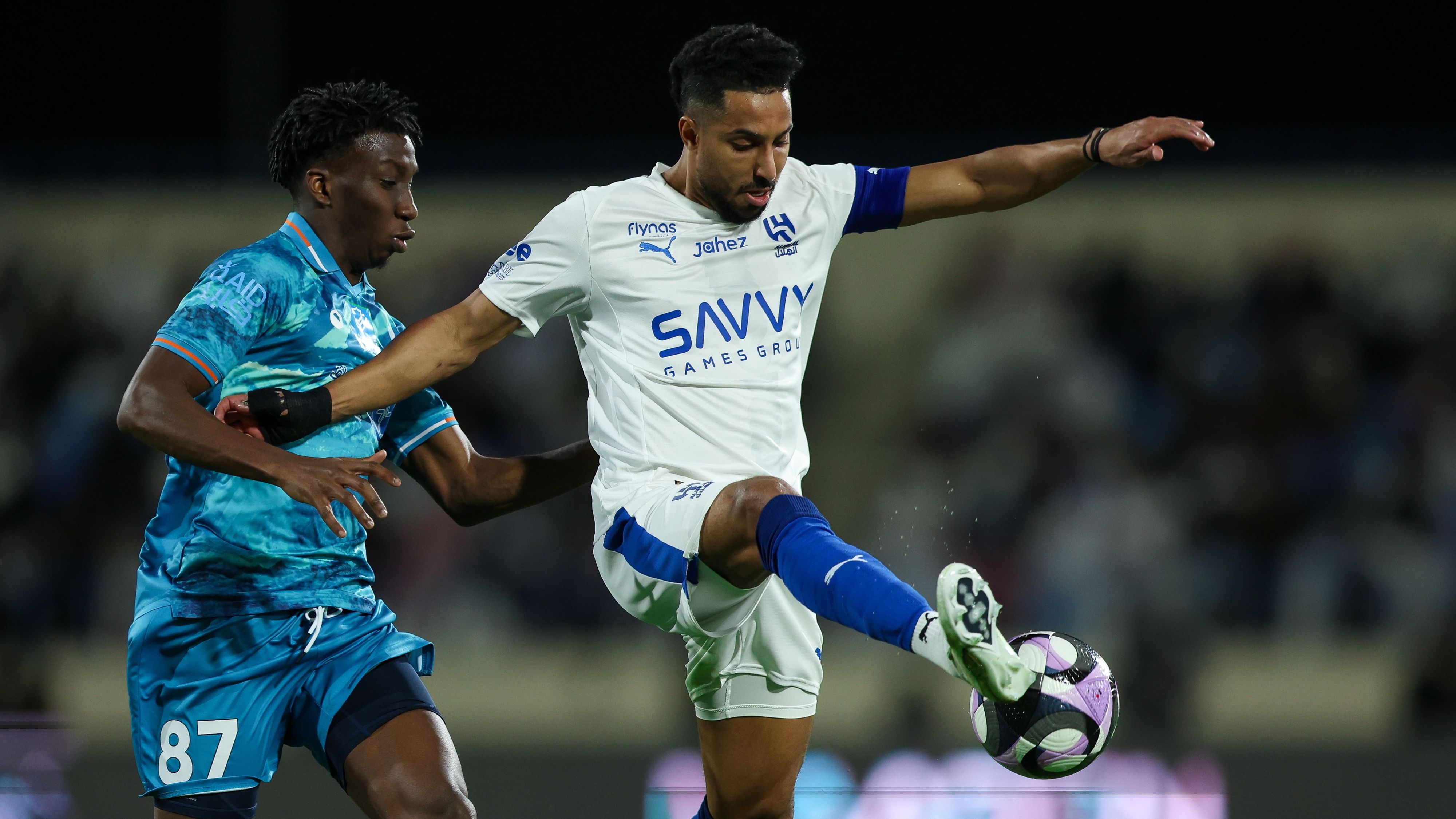 صدمة في الهلال.. شبح الجراحة يهدد الدوسري وتمبكتي في مهب الريح