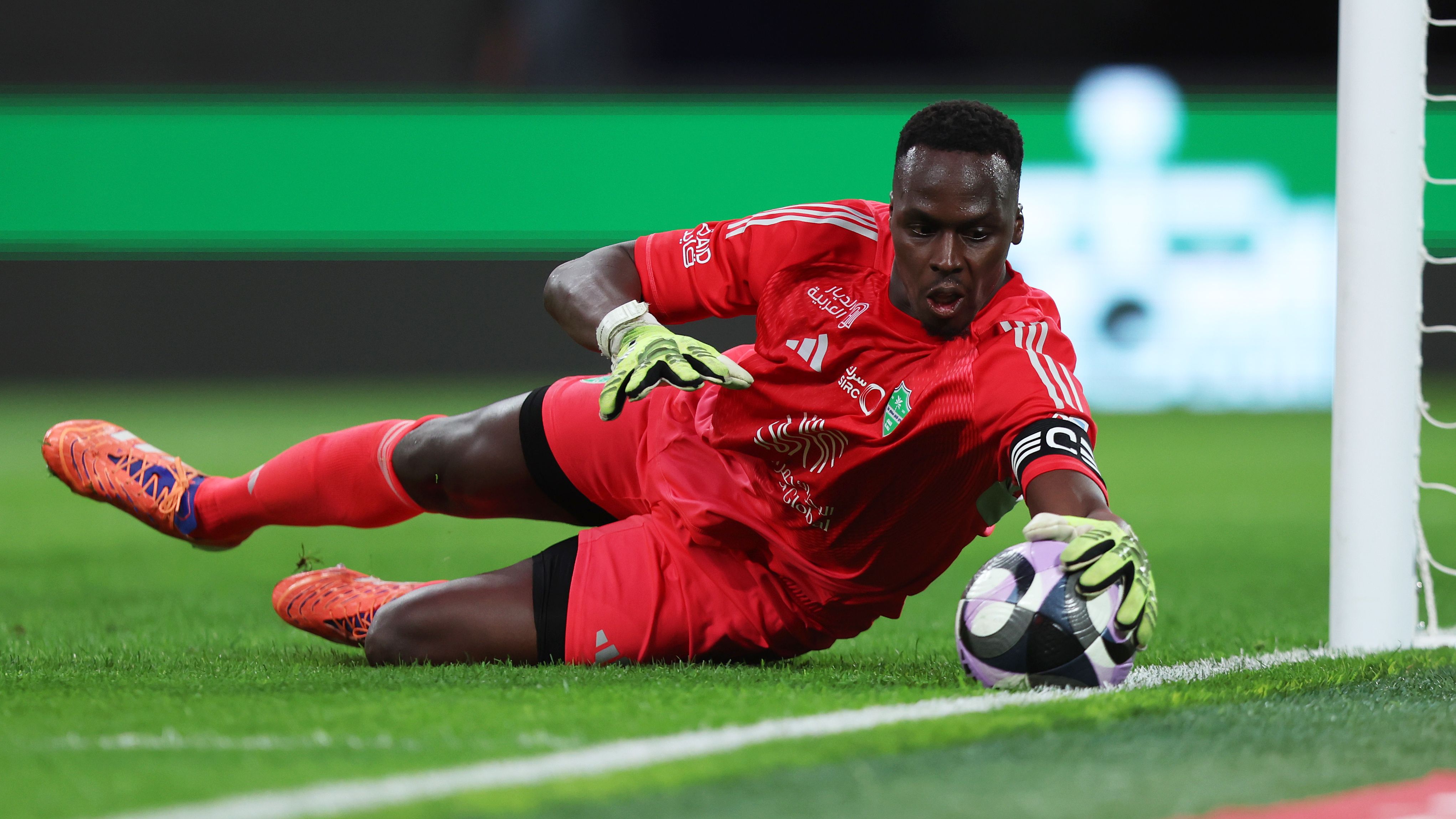 Édouard Mendy porta inviolata nel derby saudita tra Al Ahli e Al Ittihad