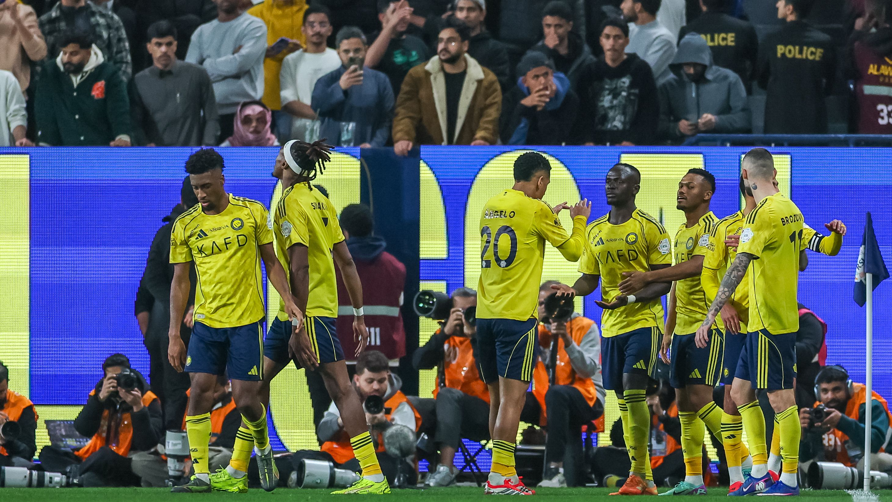 لاعب النصر يسجل هدفًا مارادونيًا في دوري روشن السعودي ضد الحزم