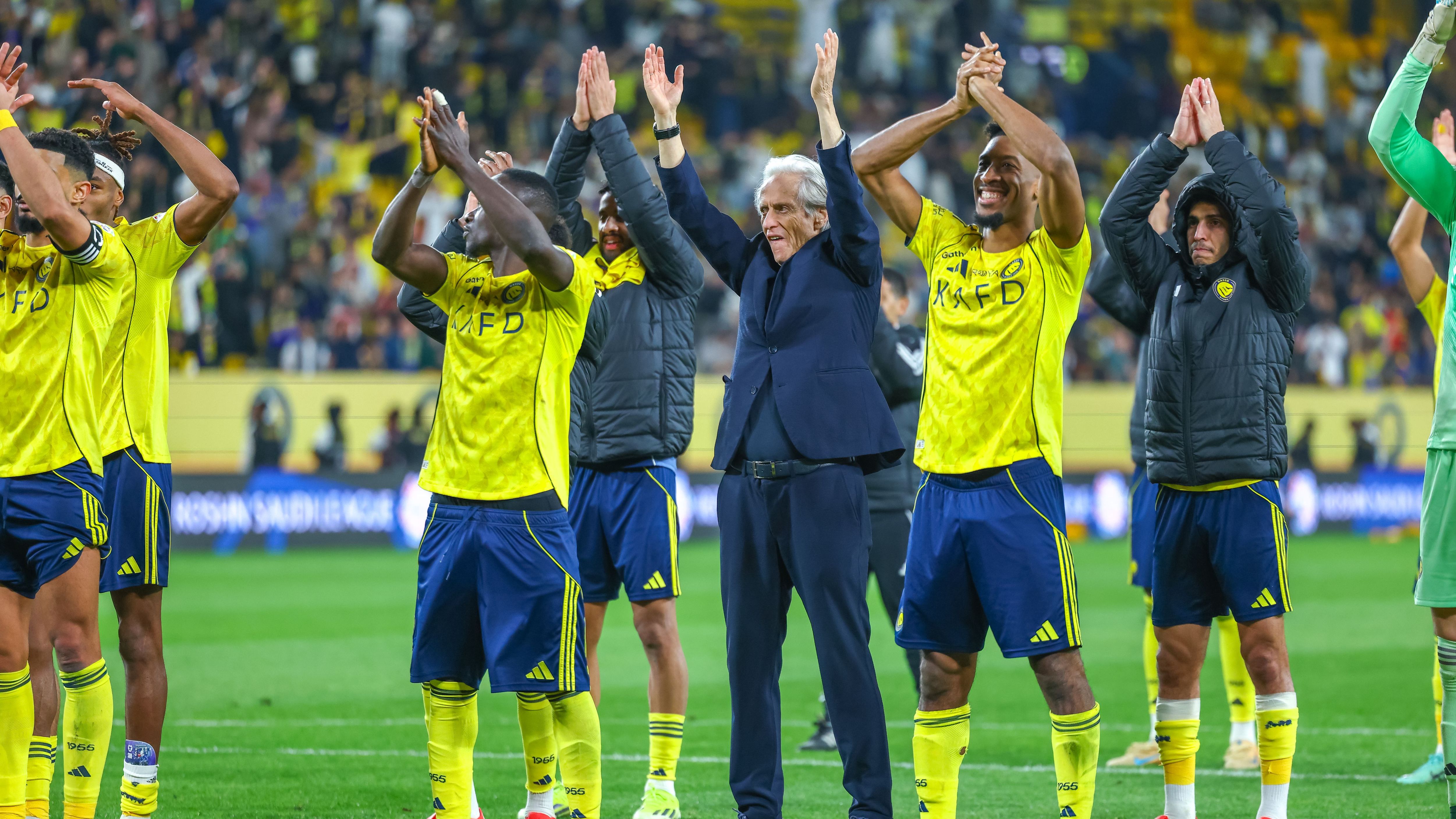 Jorge Jesús dirigiendo Nassr frente a Al Ittihad en la Saudi Pro League