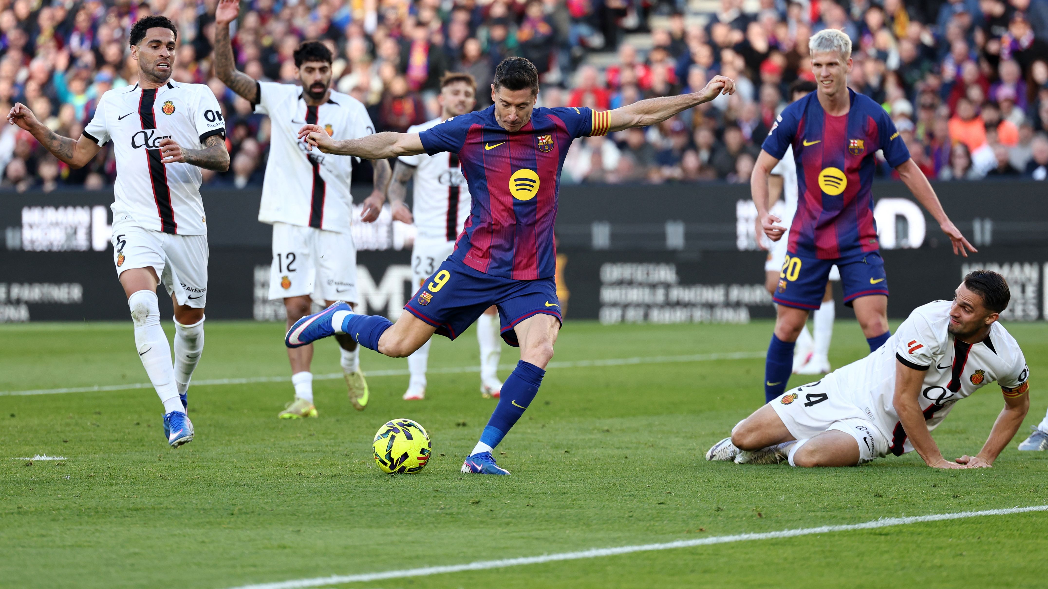 Lewandowski scores for Barcelona against Mallorca in La Liga 2026
