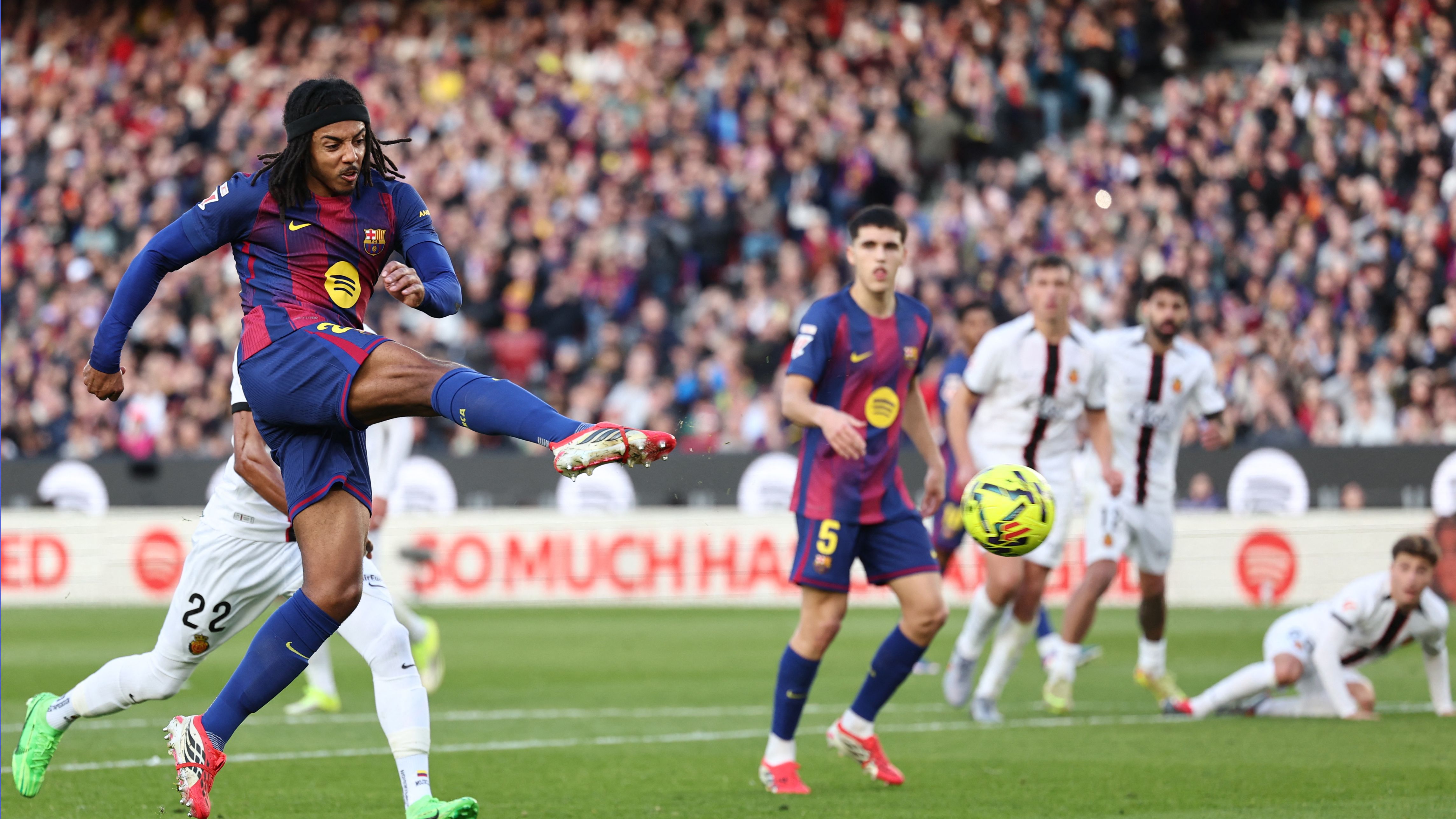 Barcelona vs Mallorca Kounde struggles during first half