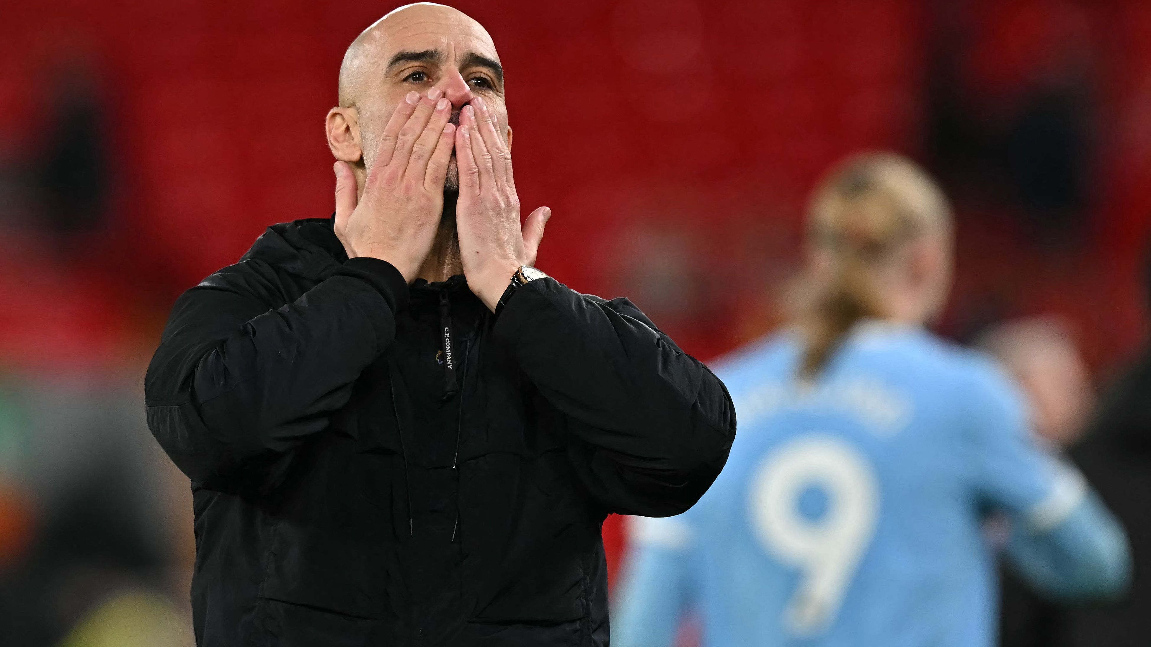 جوارديولا يشيد بشخصية نجم مانشستر سيتي.. ويرد على معضلة الشوط الثاني