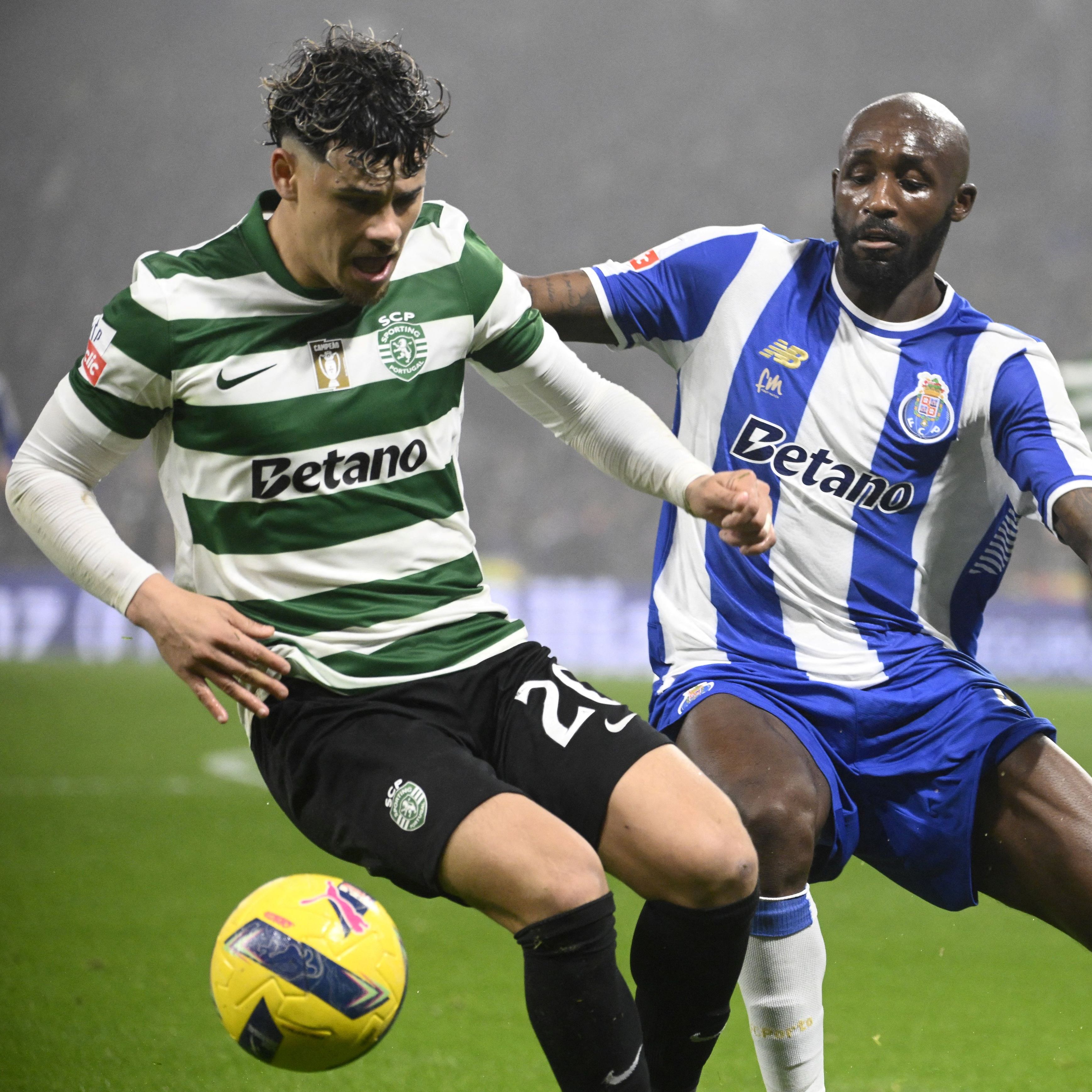 Luis Suárez converts a 62nd-minute penalty in Sporting CP vs Porto Portuguese Cup semi-final