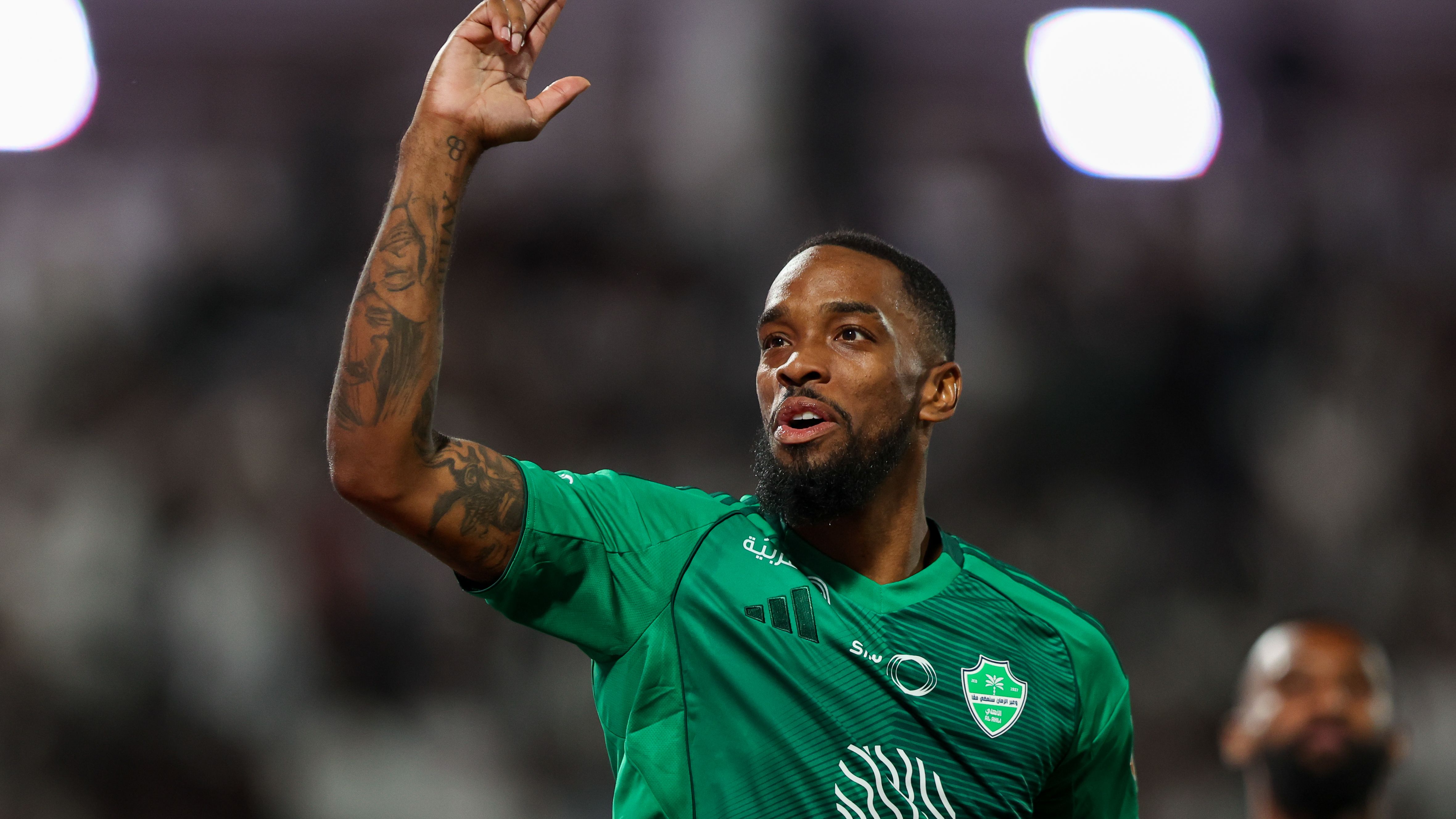 إيفان توني يطمح للعودة إلى إنجلترا والمشاركة في كأس العالم مع المنتخب