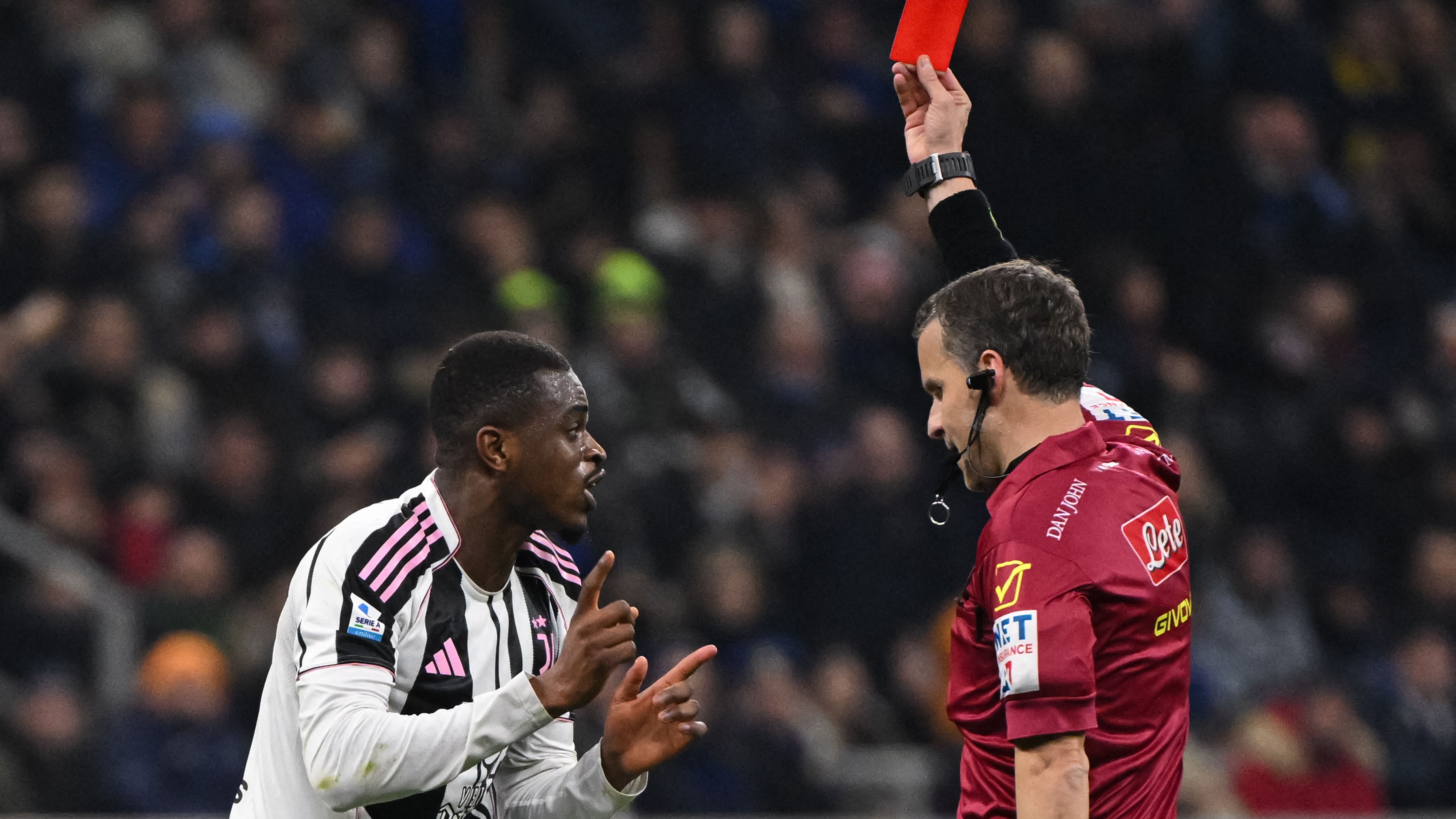 الاتحاد الإيطالي يرفض طلب يوفنتوس بإلغاء إيقاف بيير كالولو بعد طرده في ديربي إيطاليا