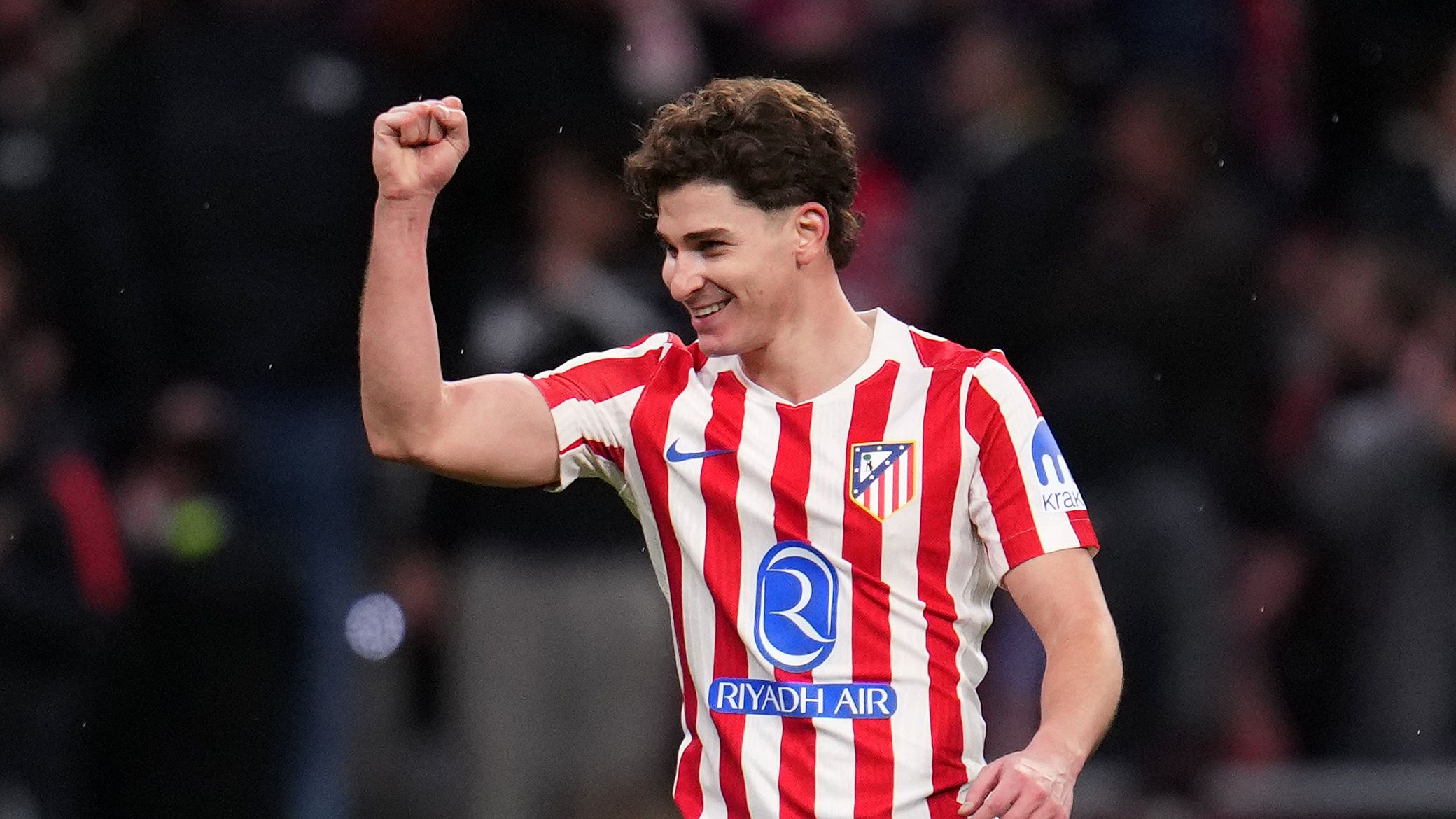 أتلتيكو مدريد يتحرك بقوة للاحتفاظ بجوليان ألفاريز وإبعاده عن برشلونة