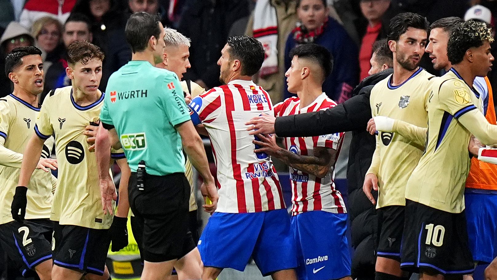 قناة ريال مدريد تسخر من بيان برشلونة بعد هزيمته أمام أتلتيكو في كأس الملك