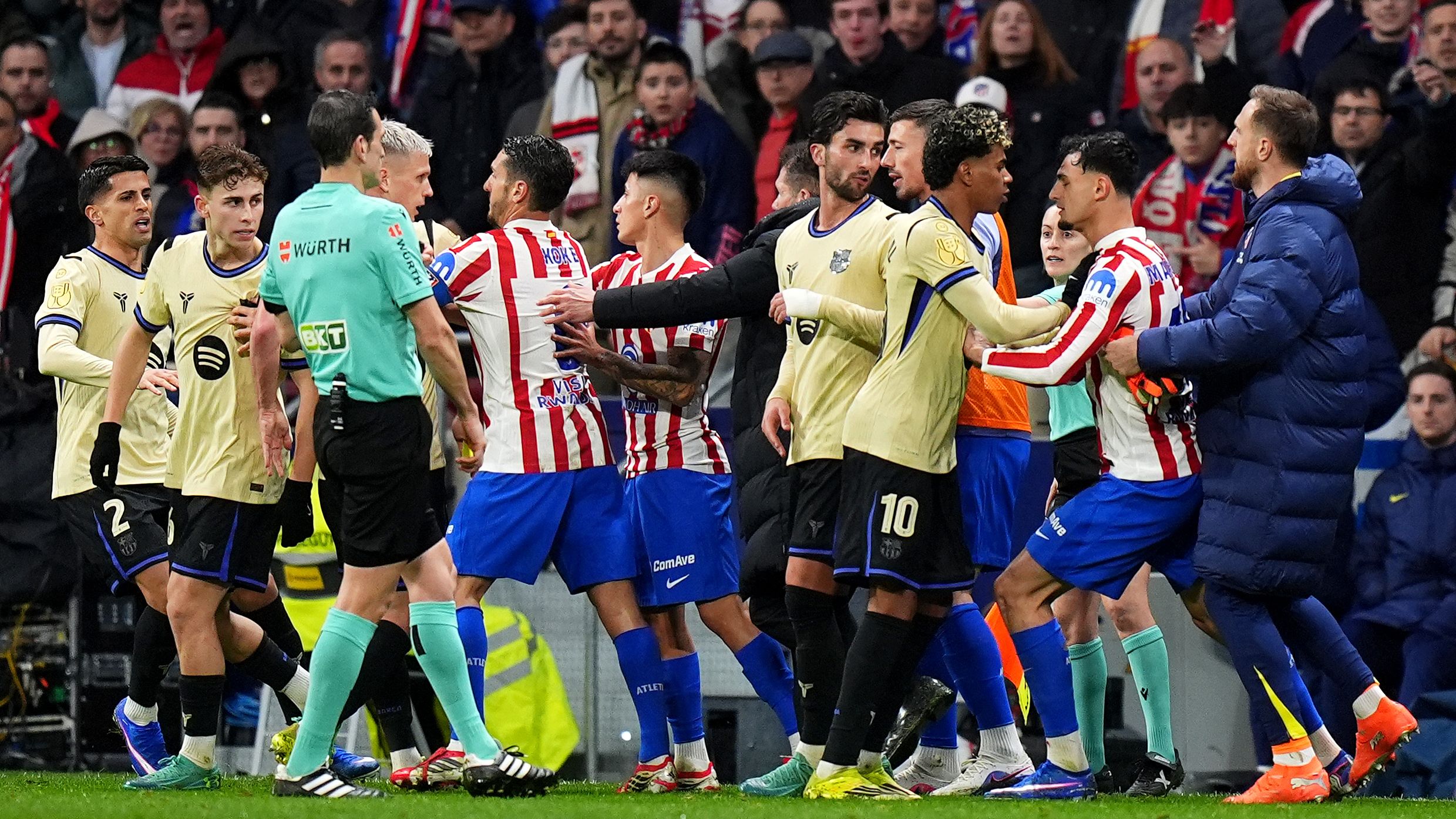 رئيس برشلونة يهاجم التحكيم بعد هزيمة أتلتيكو مدريد في كأس الملك