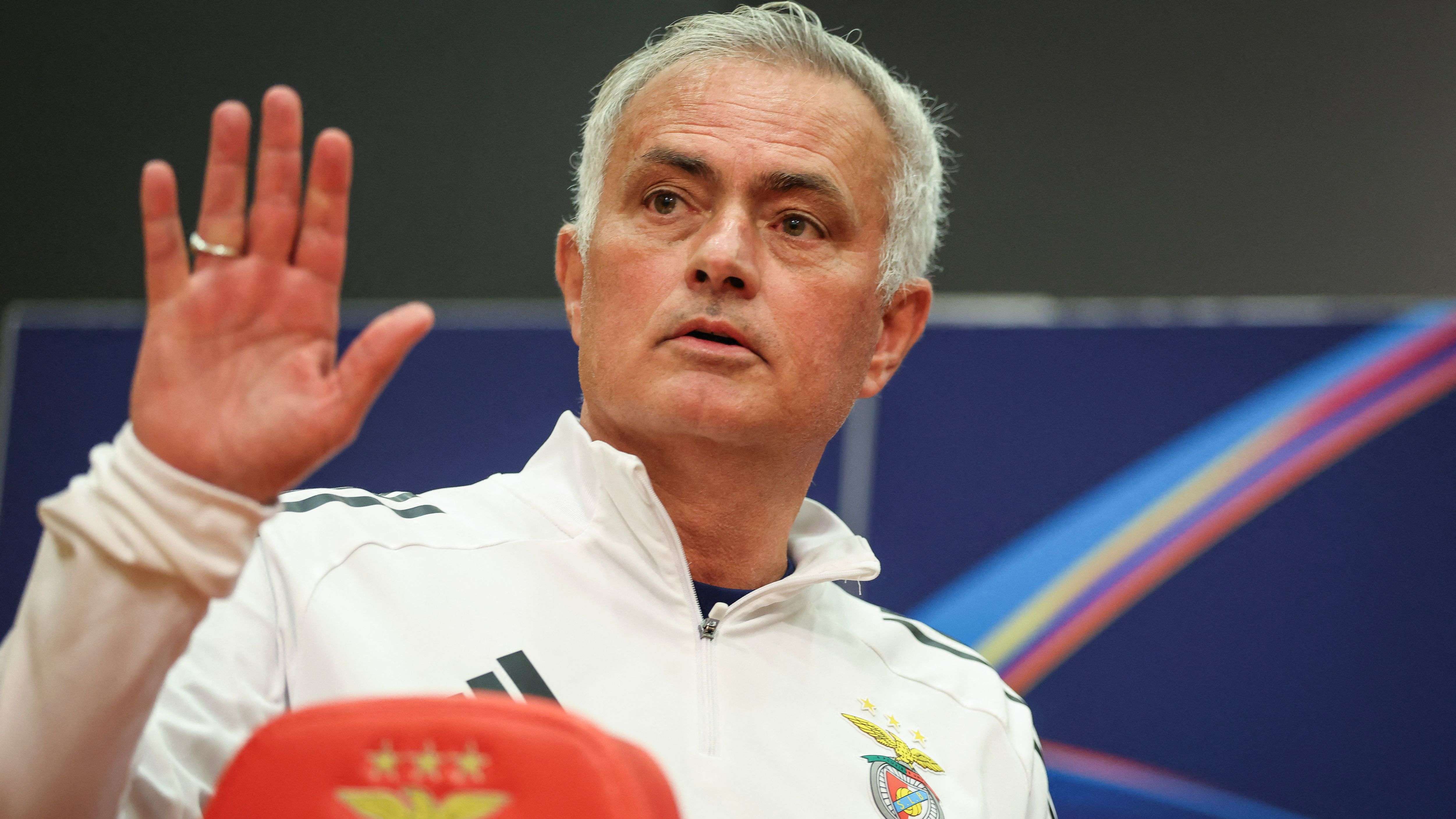 FBL-EUR-C1-BENFICA-PRESSER