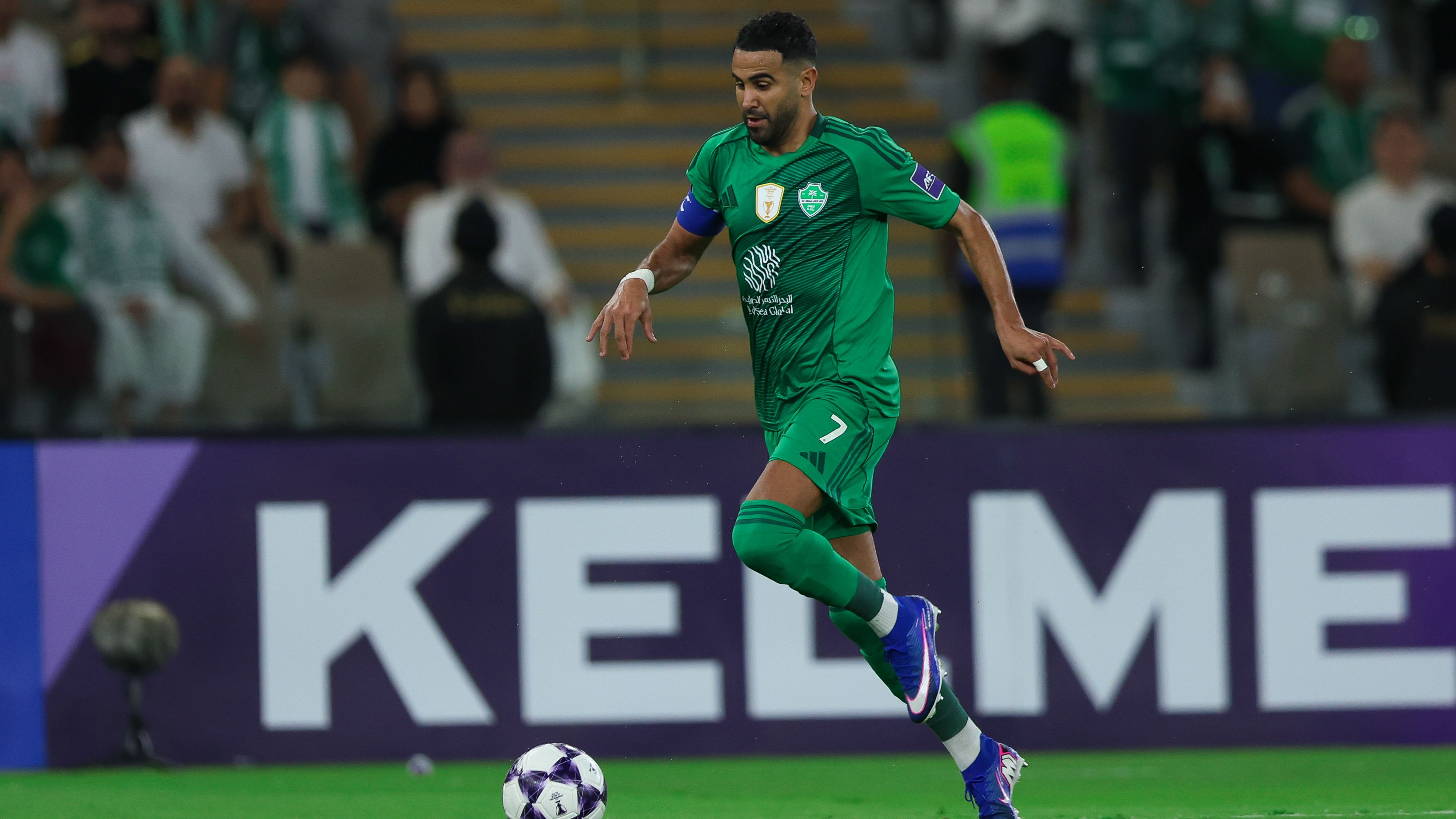 رياض محرز يتألق بصناعة الأهداف في دوري روشن السعودي ويقود الأهلي للفوز على النجمة