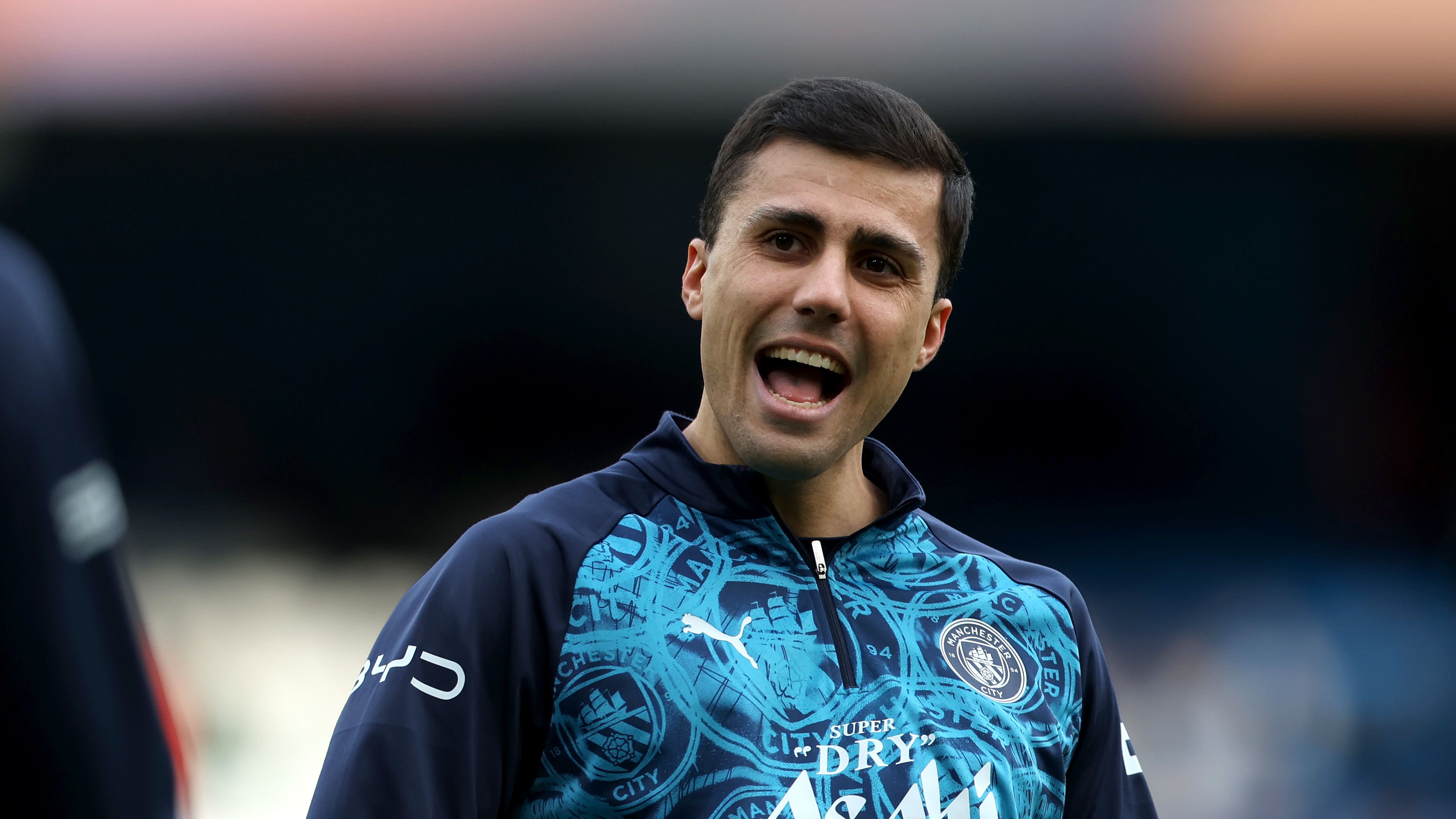 من صفقة شبه مجانية إلى 210 ملايين يورو.. رودري يتحول لكابوس مالي في برشلونة