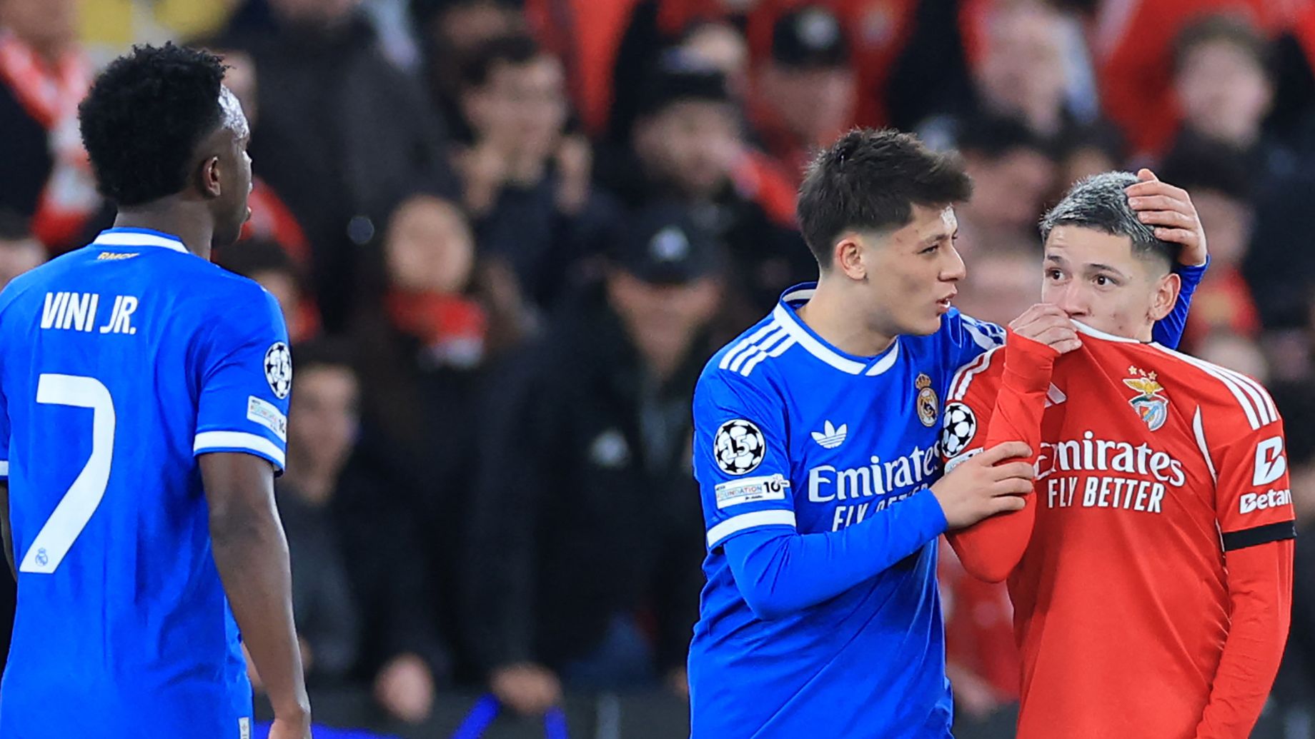 لاعب بنفيكا يؤكد استعداده لمواجهة ريال مدريد رغم أزمة العنصرية المزعومة