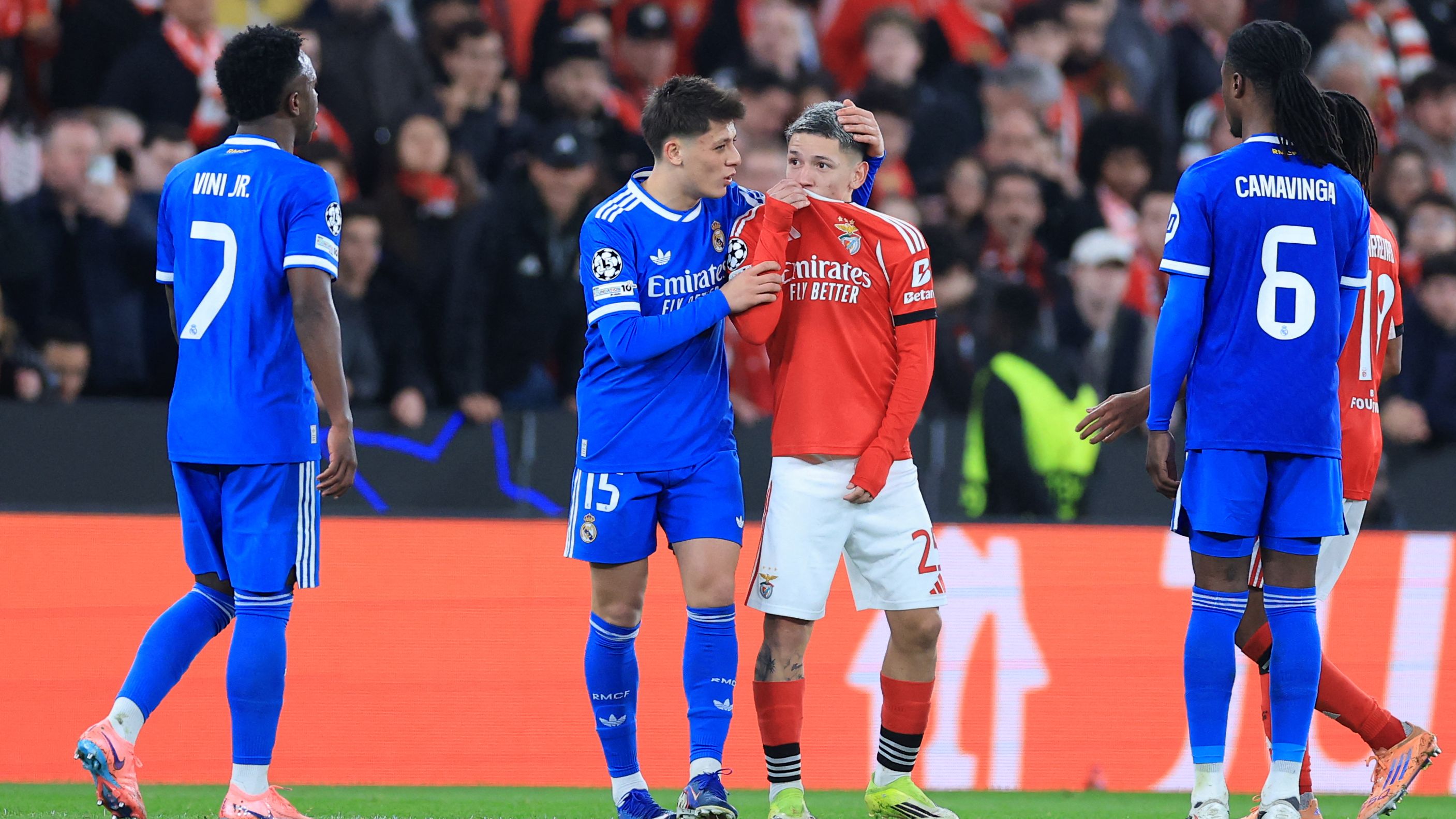 TOPSHOT-FBL-EUR-C1-BENFICA-REAL MADRID