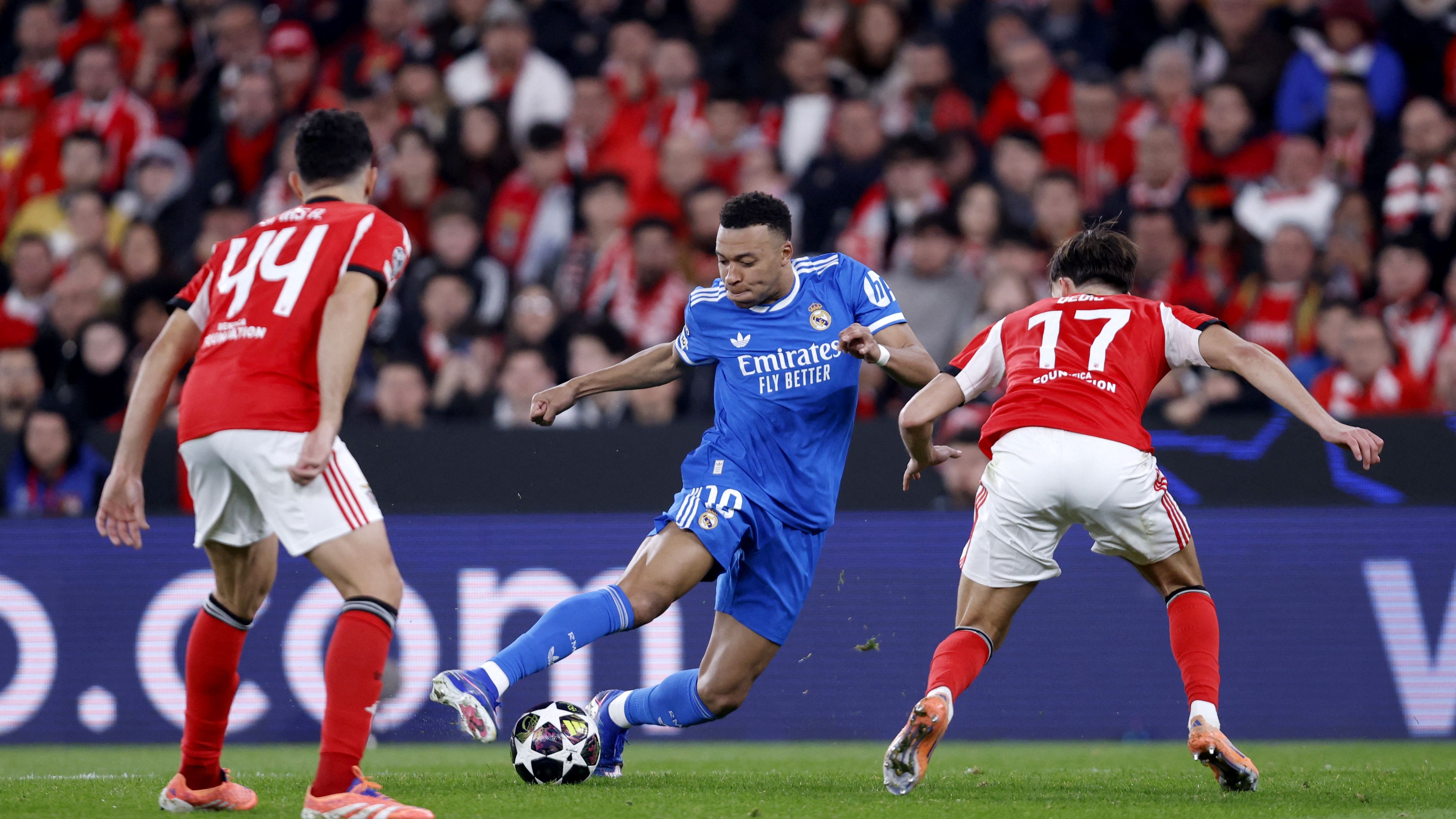 دفاع مبابي وفينيسيوس