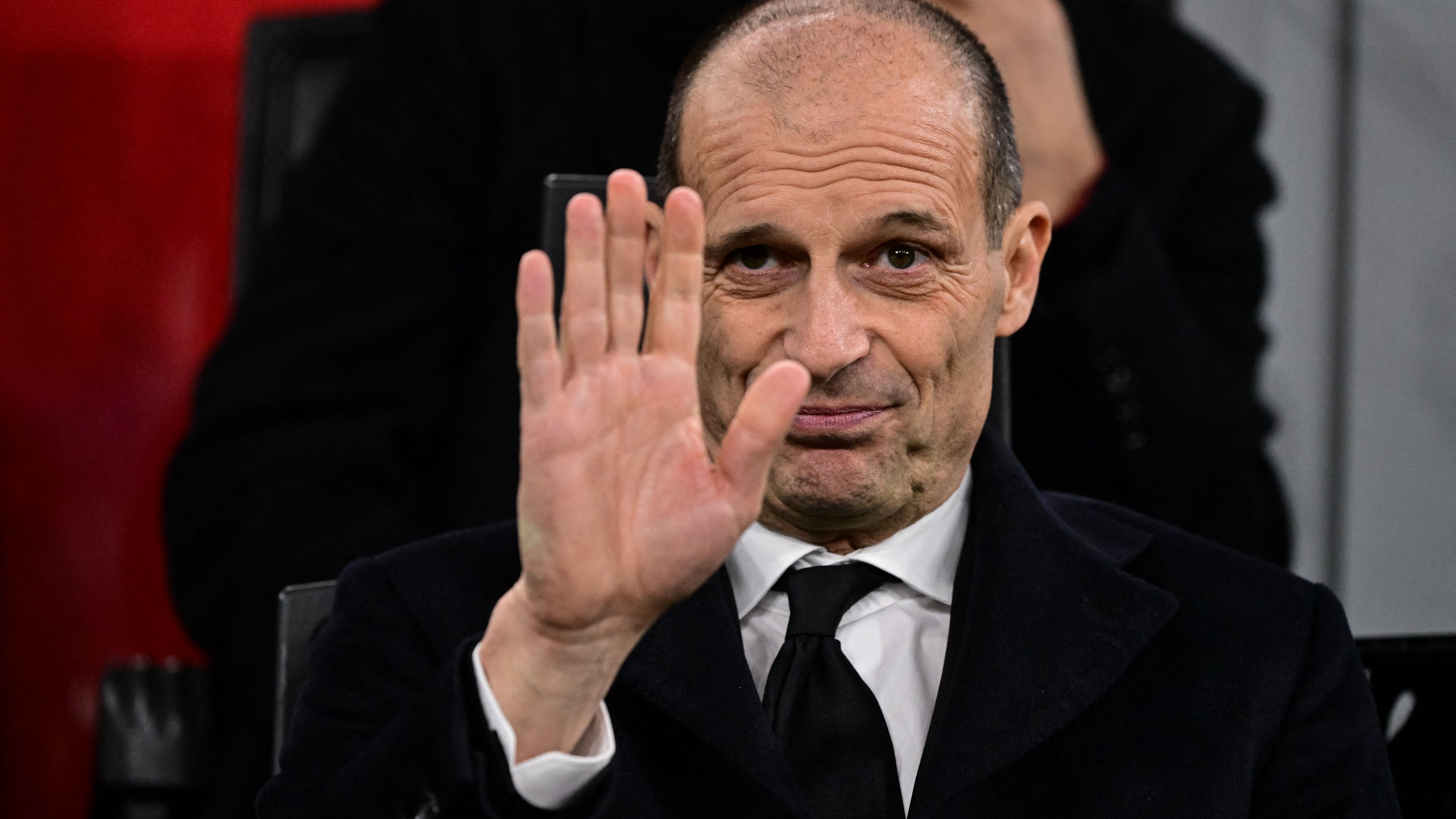 ميلان يتحرك لتأمين أليجري من إغراءات ريال مدريد بتمديد العقد حتى 2028