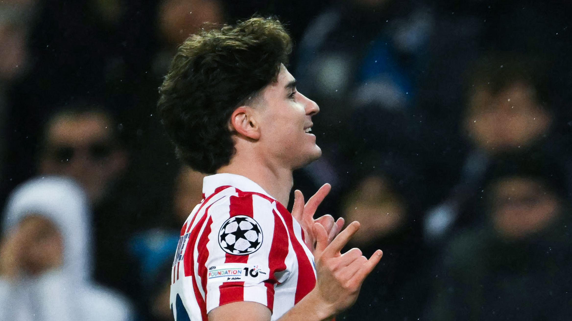 تأكيد رسمي: ألفاريز يغادر أتلتيكو مدريد نحو برشلونة بعد كأس العالم 2026