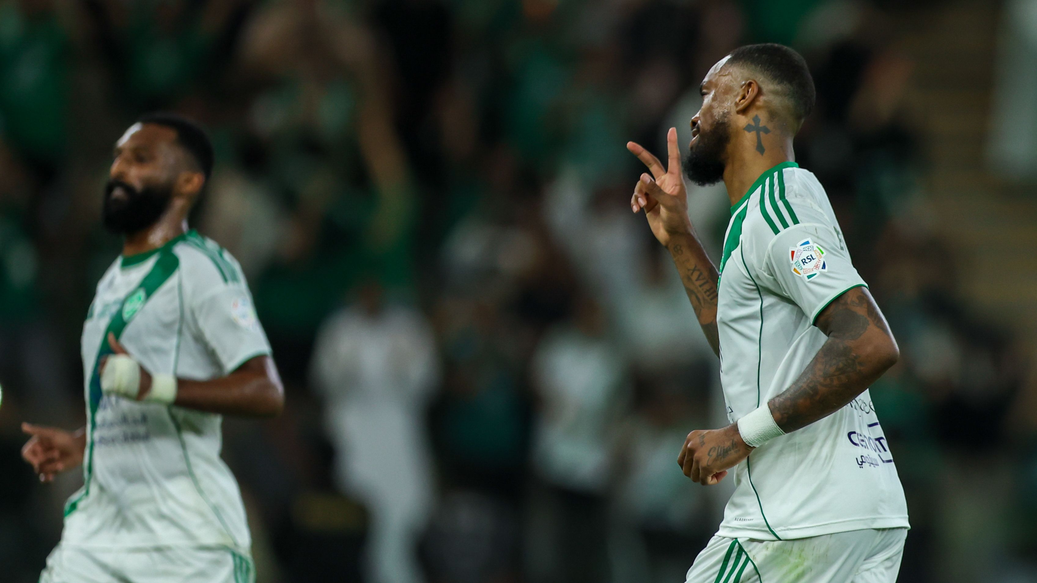 المهاجم إيفان توني خلال إحدى مباريات الأهلي