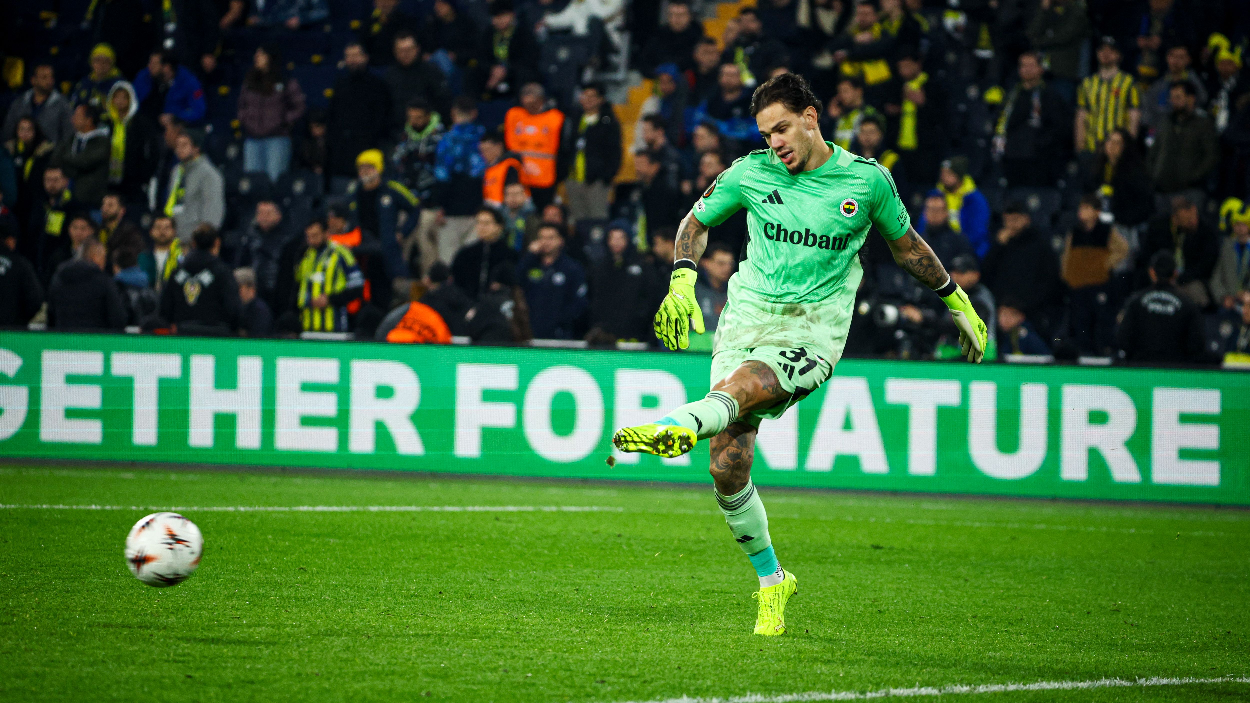 Fenerbahce-vs-Nottingham-Forest-UEFA-Europa-League-2025-26-KO-pl