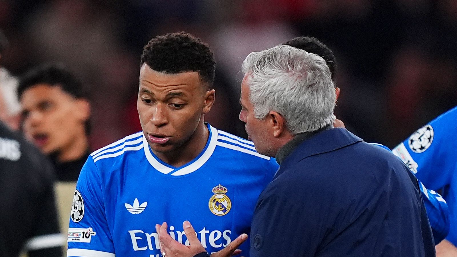 بالصور: تصرف مبابي يثير التساؤلات.. هل يريد عودة مورينيو؟