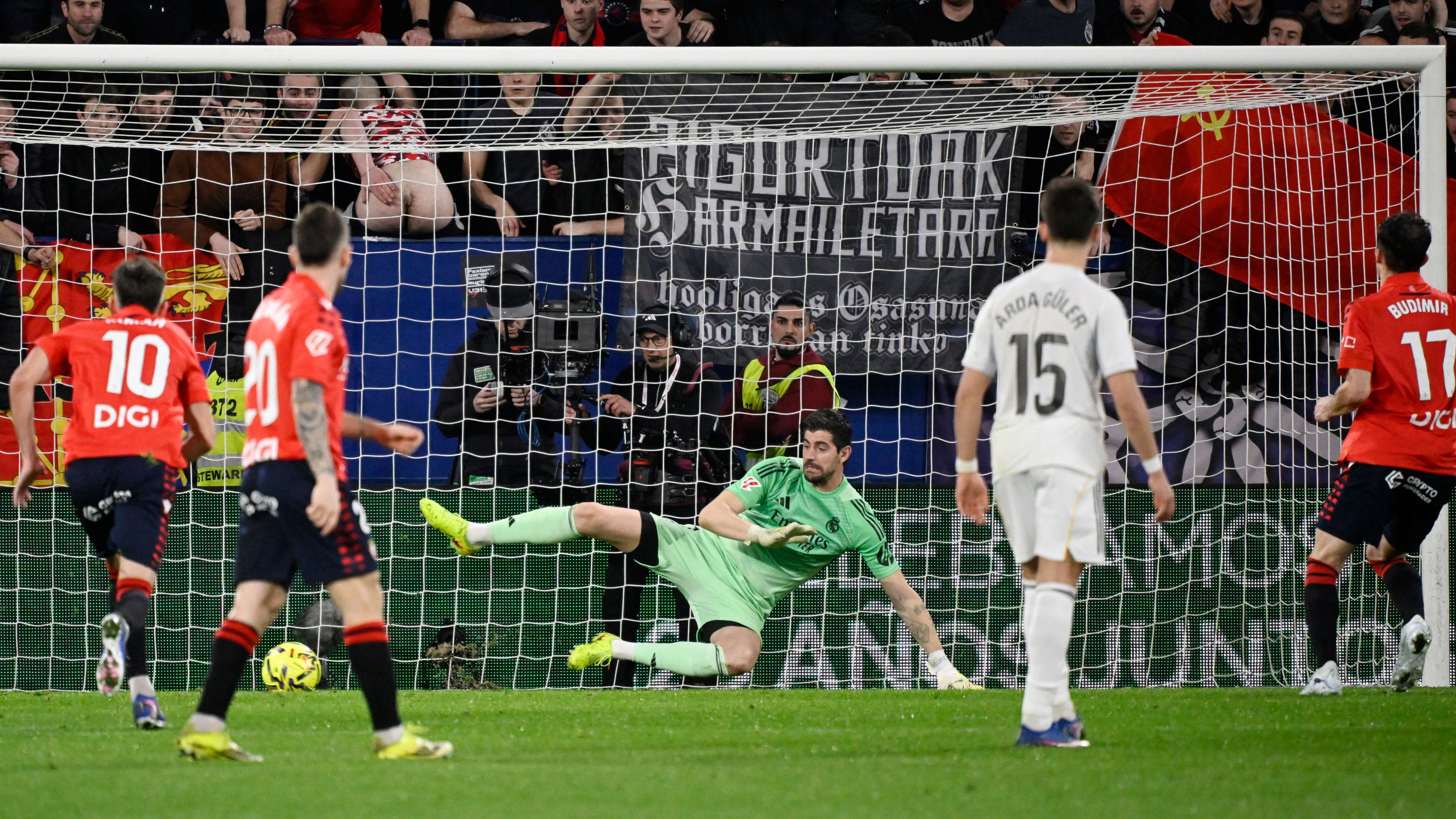 FBL-ESP-LIGA-OSASUNA-REAL MADRID