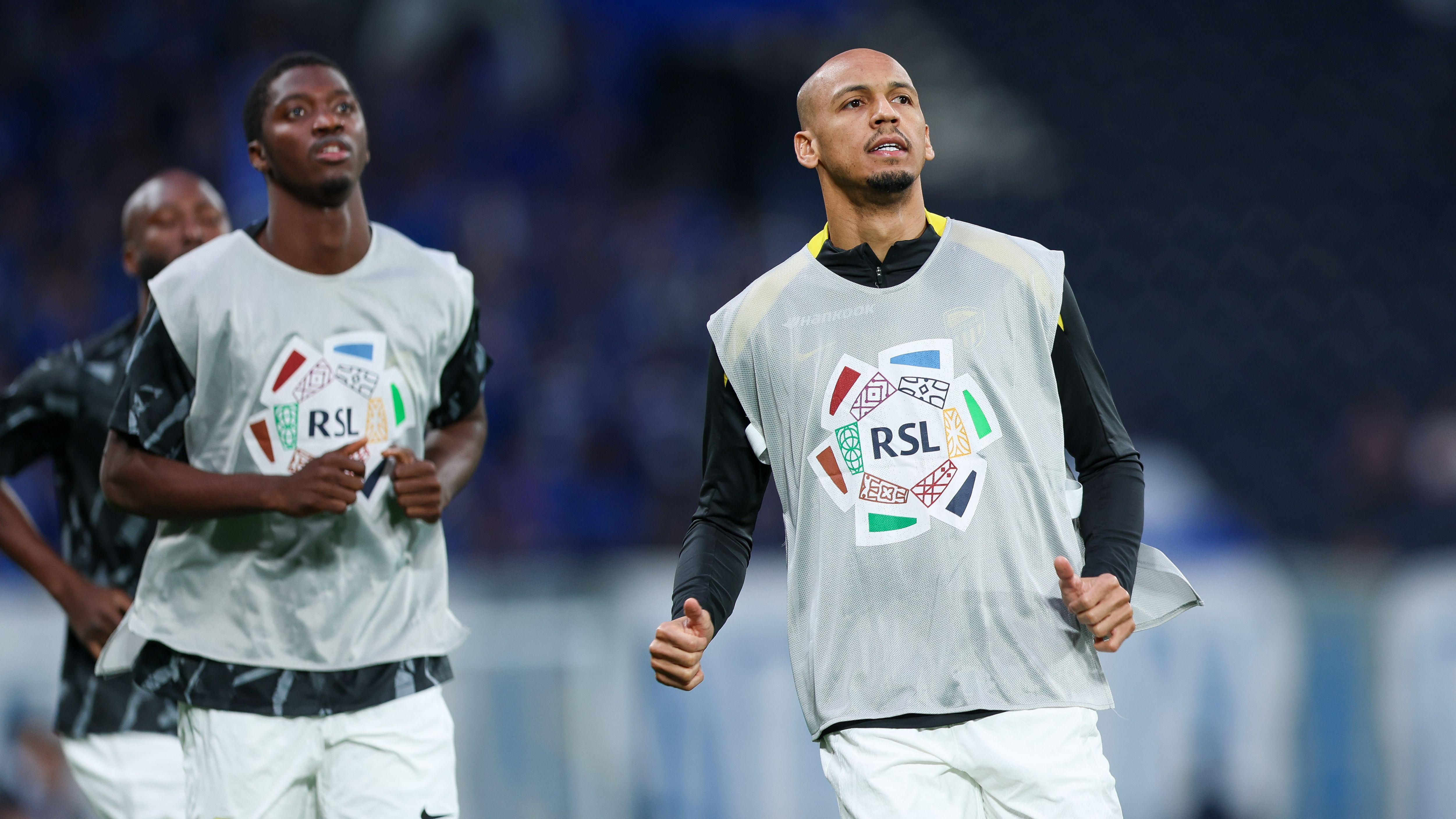 بعد فابينيو ودومبيا والغامدي.. لاعب وسط جديد يهدد موسم الاتحاد