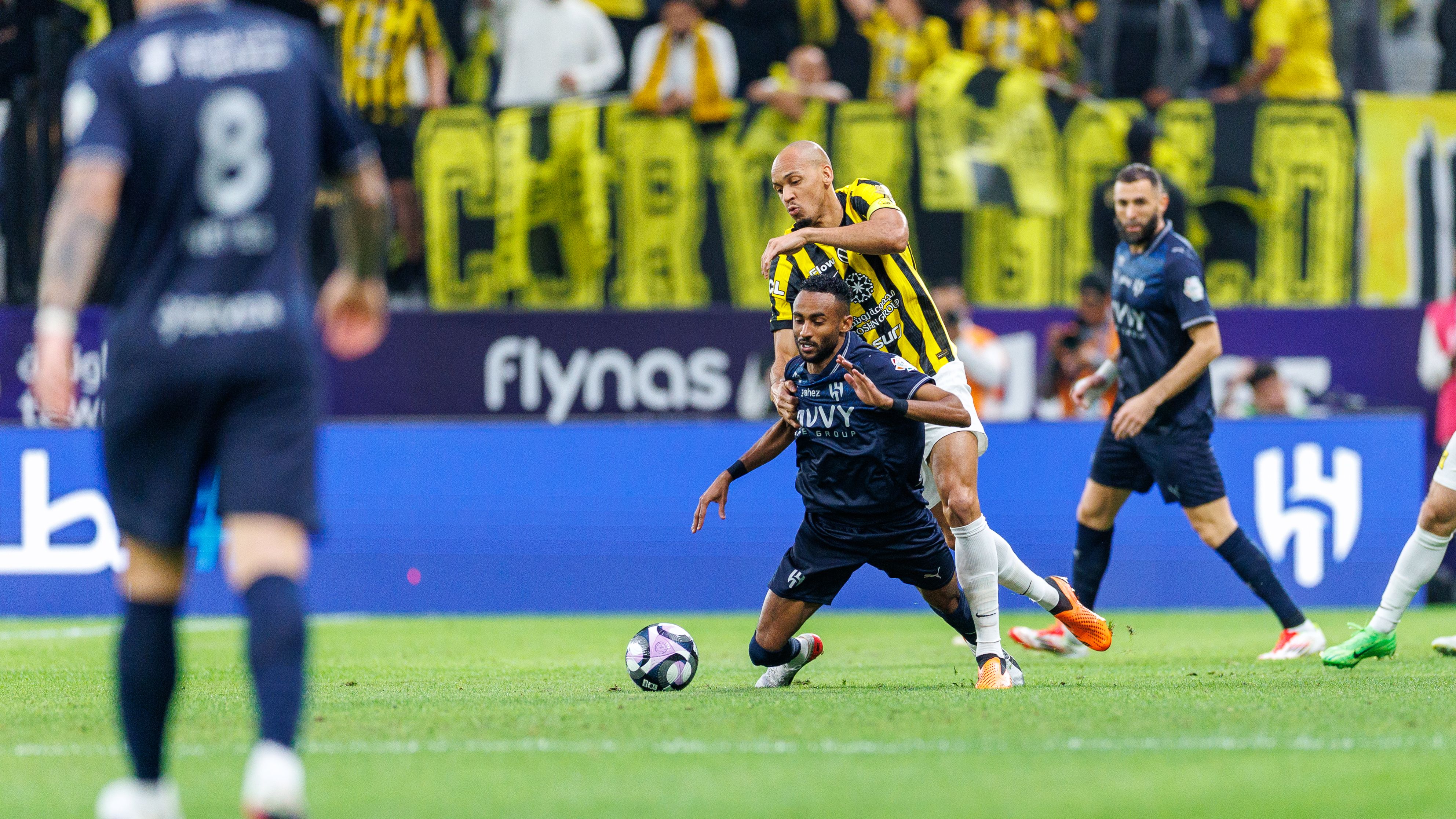 خبير تحكيمي يوضح حقيقة ركلة جزاء الهلال في كلاسيكو الاتحاد