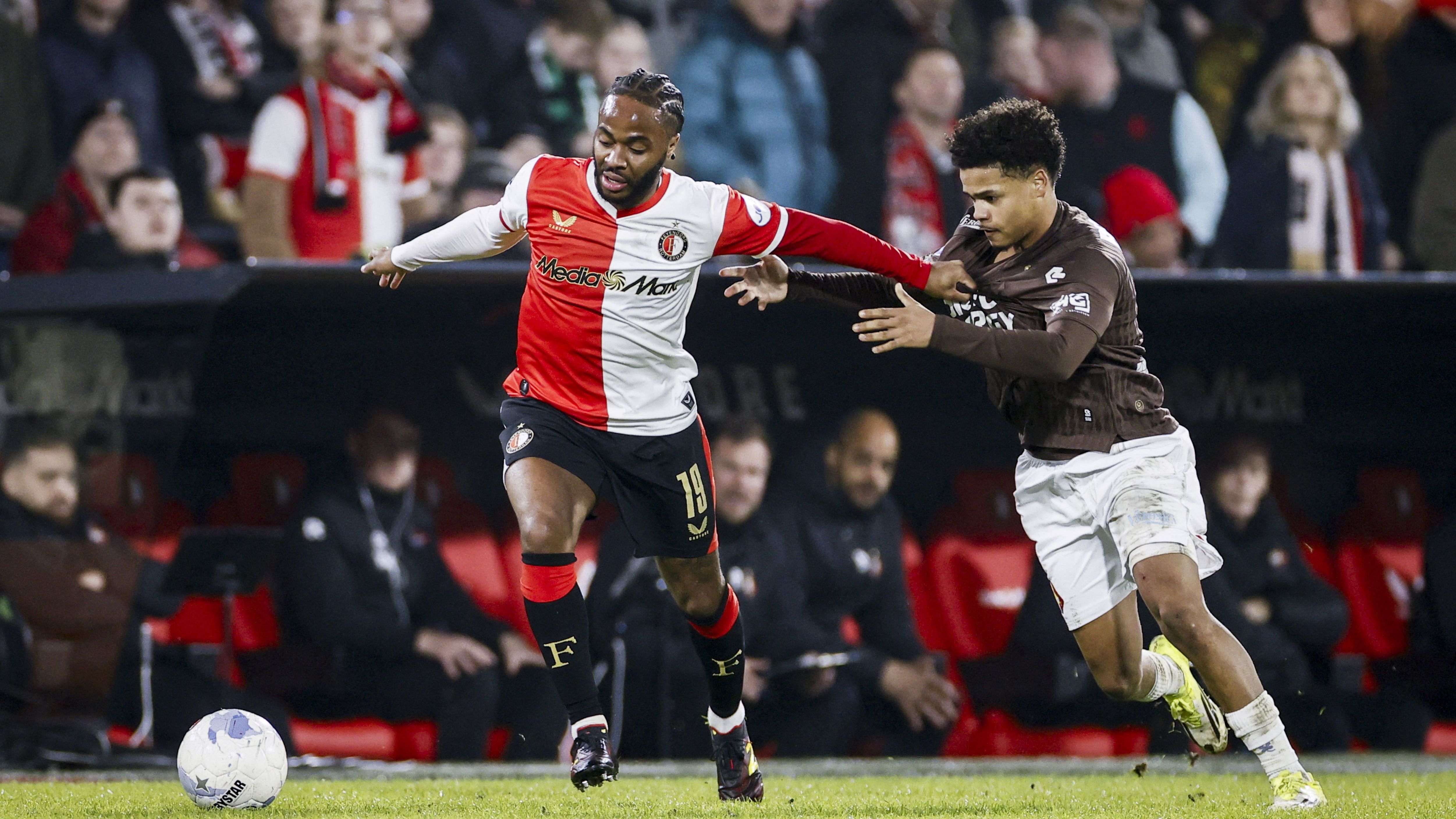الثمن الباهظ لتبديل الجنسية: 25 لاعبًا يهددون مصير الدوري الهولندي