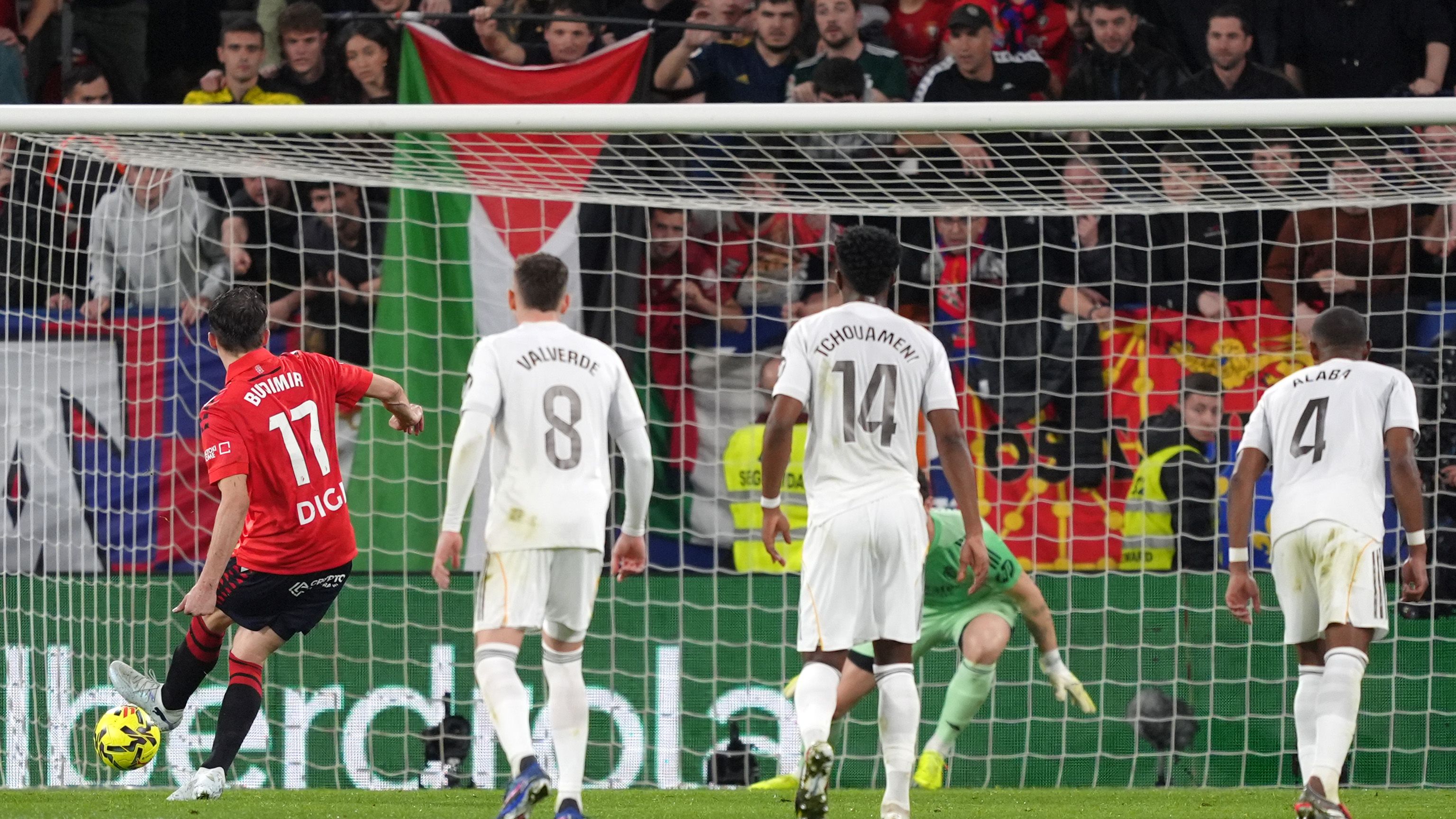 تقنية الفيديو تقلب موازين مباراة أوساسونا وريال مدريد في الدوري الإسباني