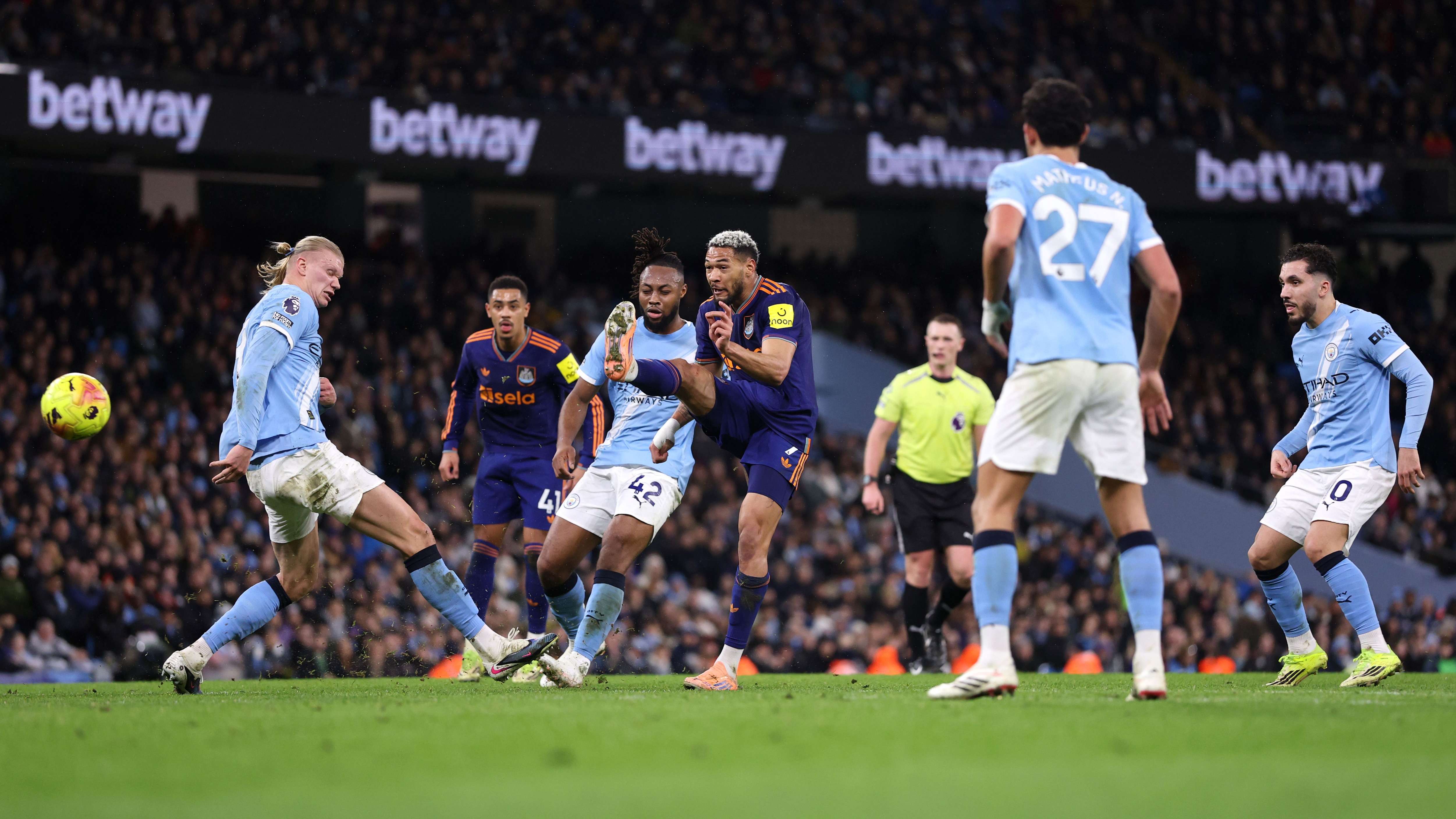 Manchester City v Newcastle United - Premier League