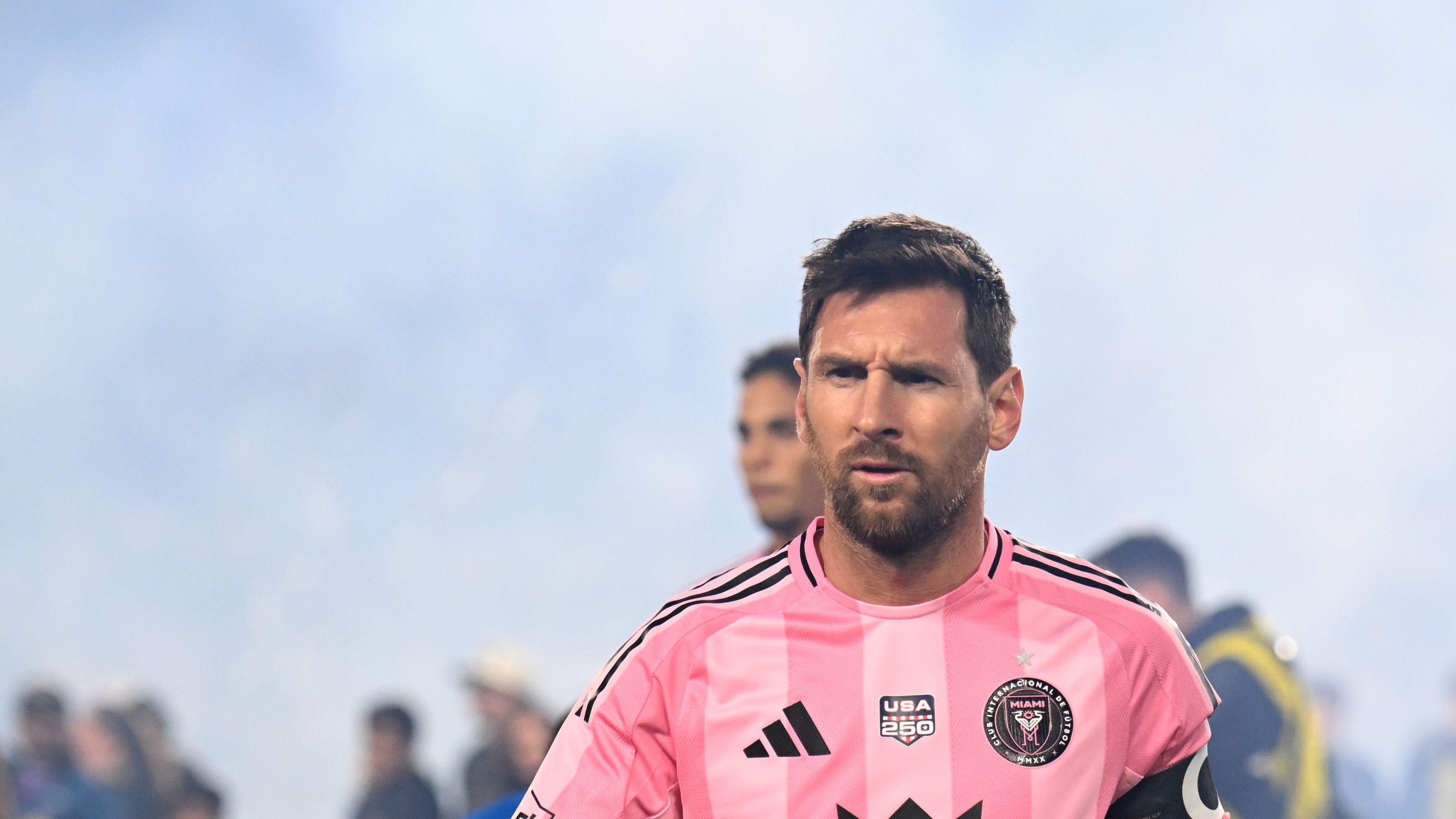 ميسي يغلق باب العودة لبرشلونة نهائياً: 