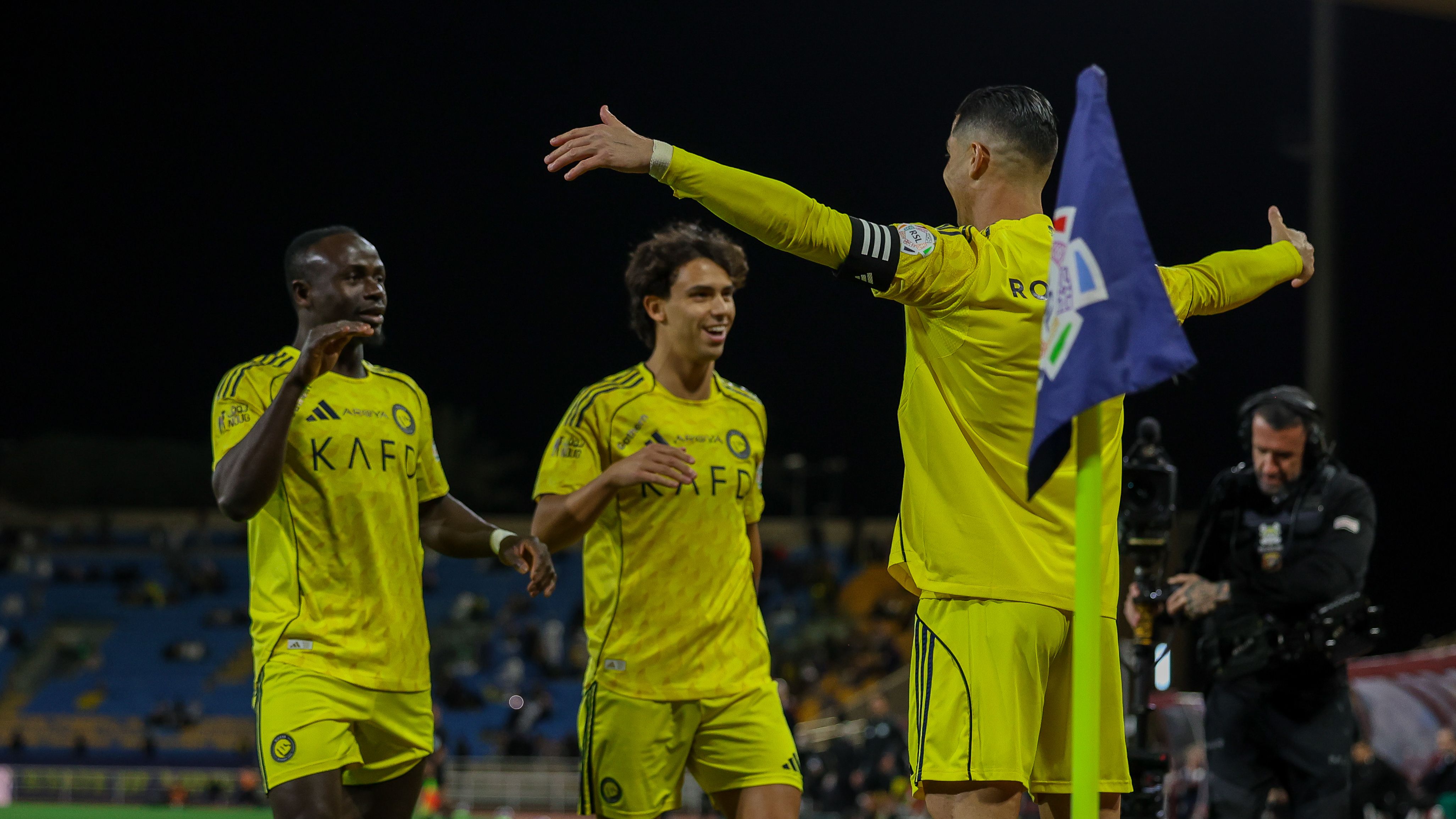 رونالدو يتألق ويقود النصر لسحق النجمة 5-0 ويستعيد صدارة دوري روشن السعودي