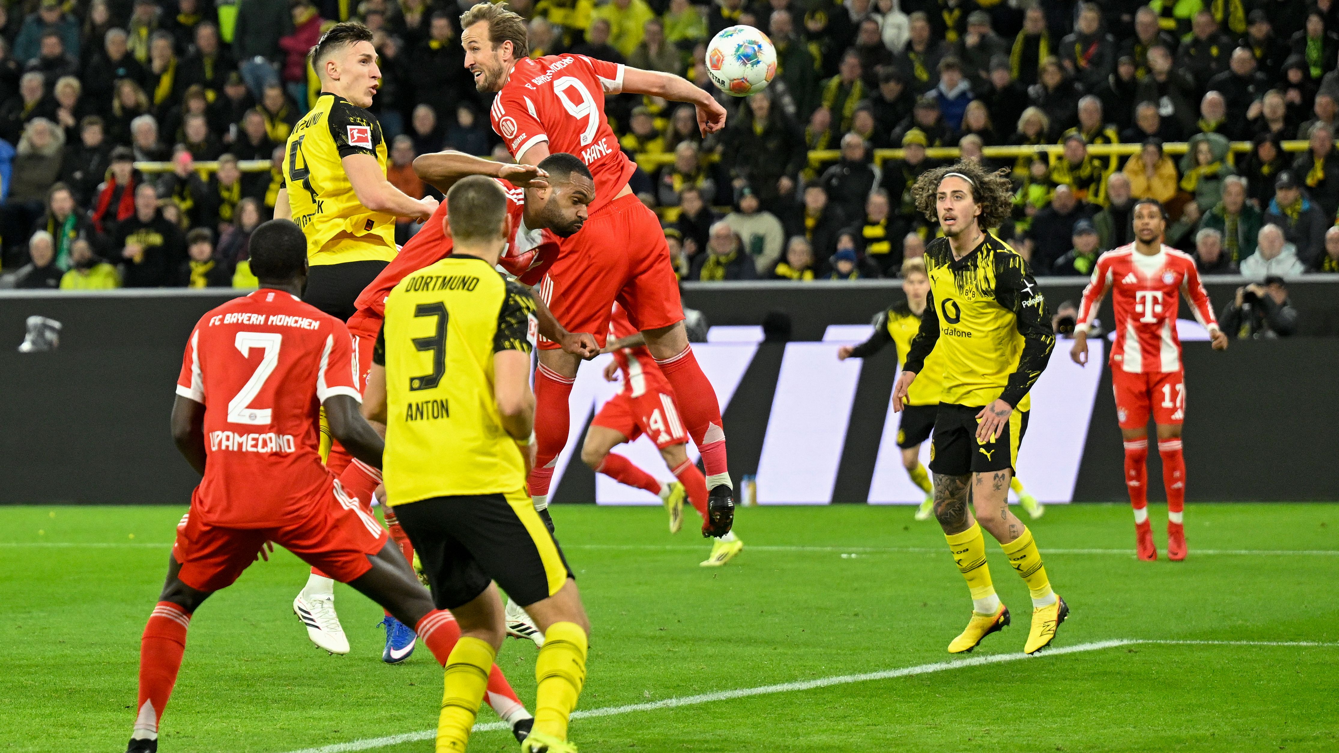 FBL-GER-BUNDESLIGA-DORTMUND-BAYERN MUNICH