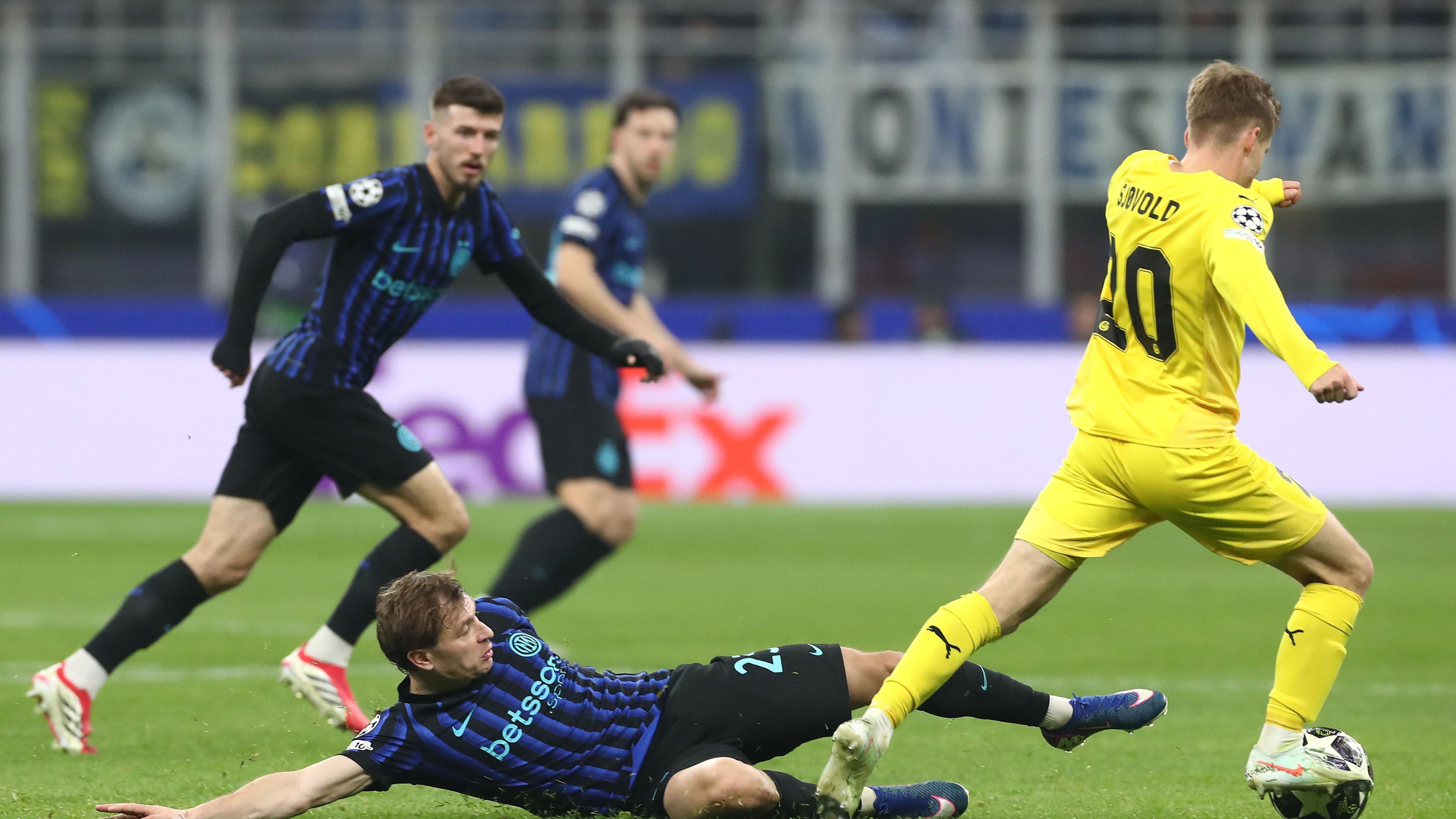 معاناة إيطالية مبكرة في مرحلة الدوري