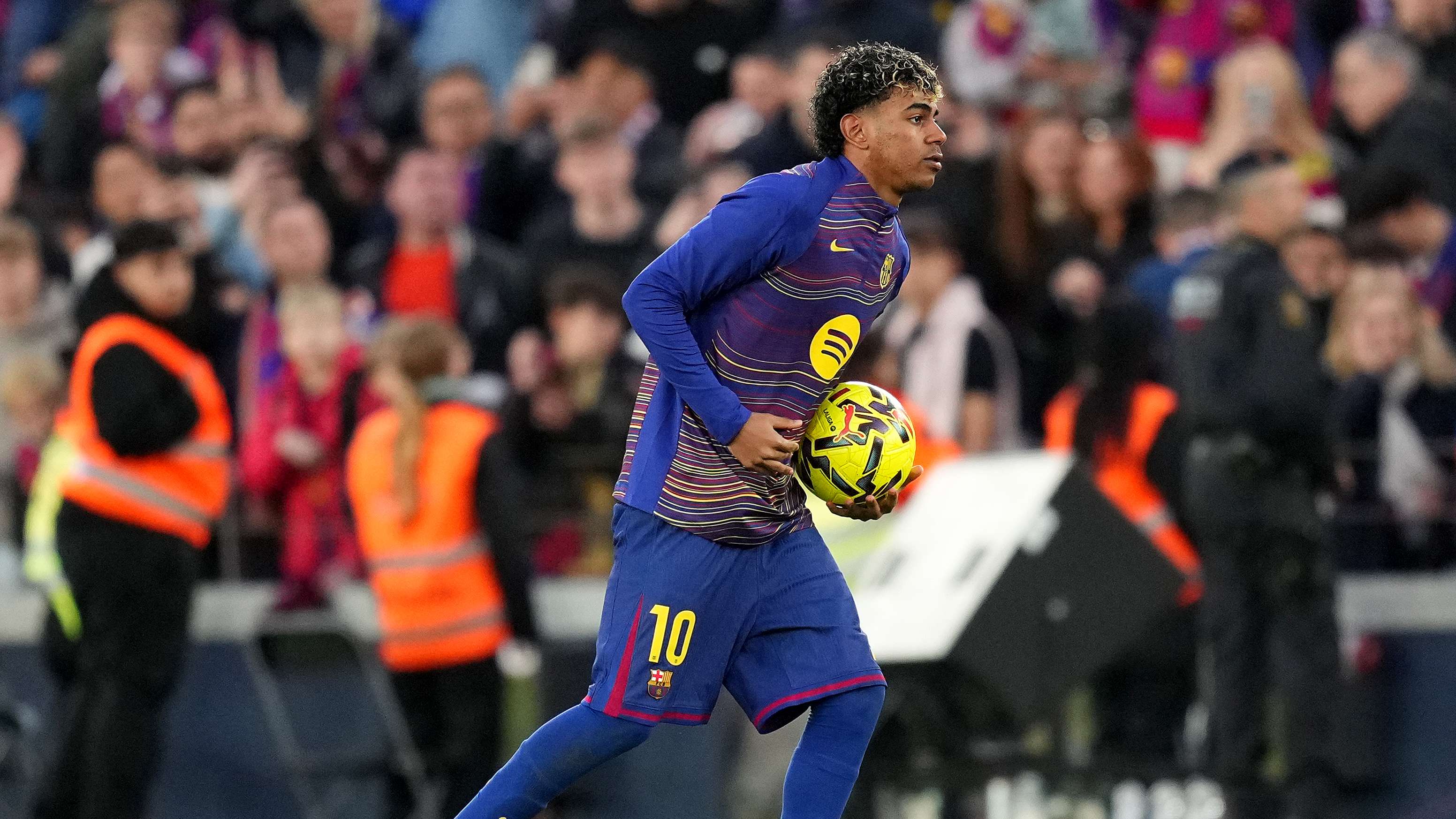 FC Barcelona v Villarreal CF - LaLiga EA Sports