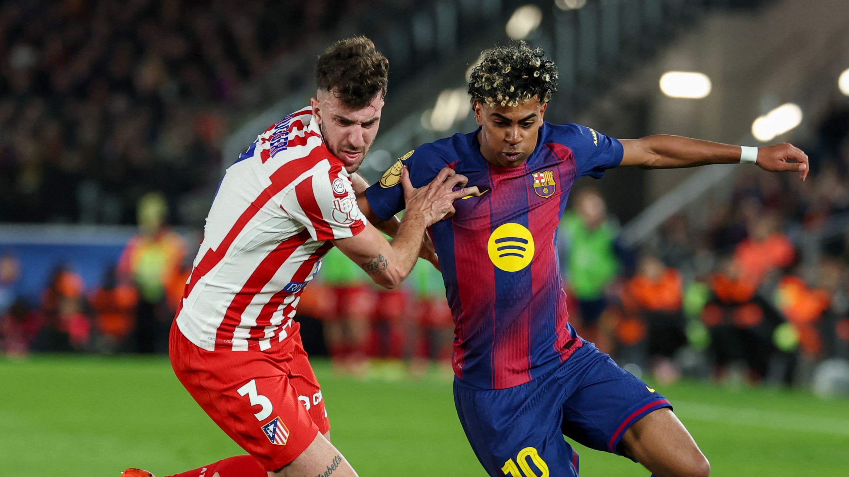 خلاف صريح داخل برشلونة: اللاعبون ينتقدون نظام الإعداد البدني بعد مواجهة أتلتيكو مدريد