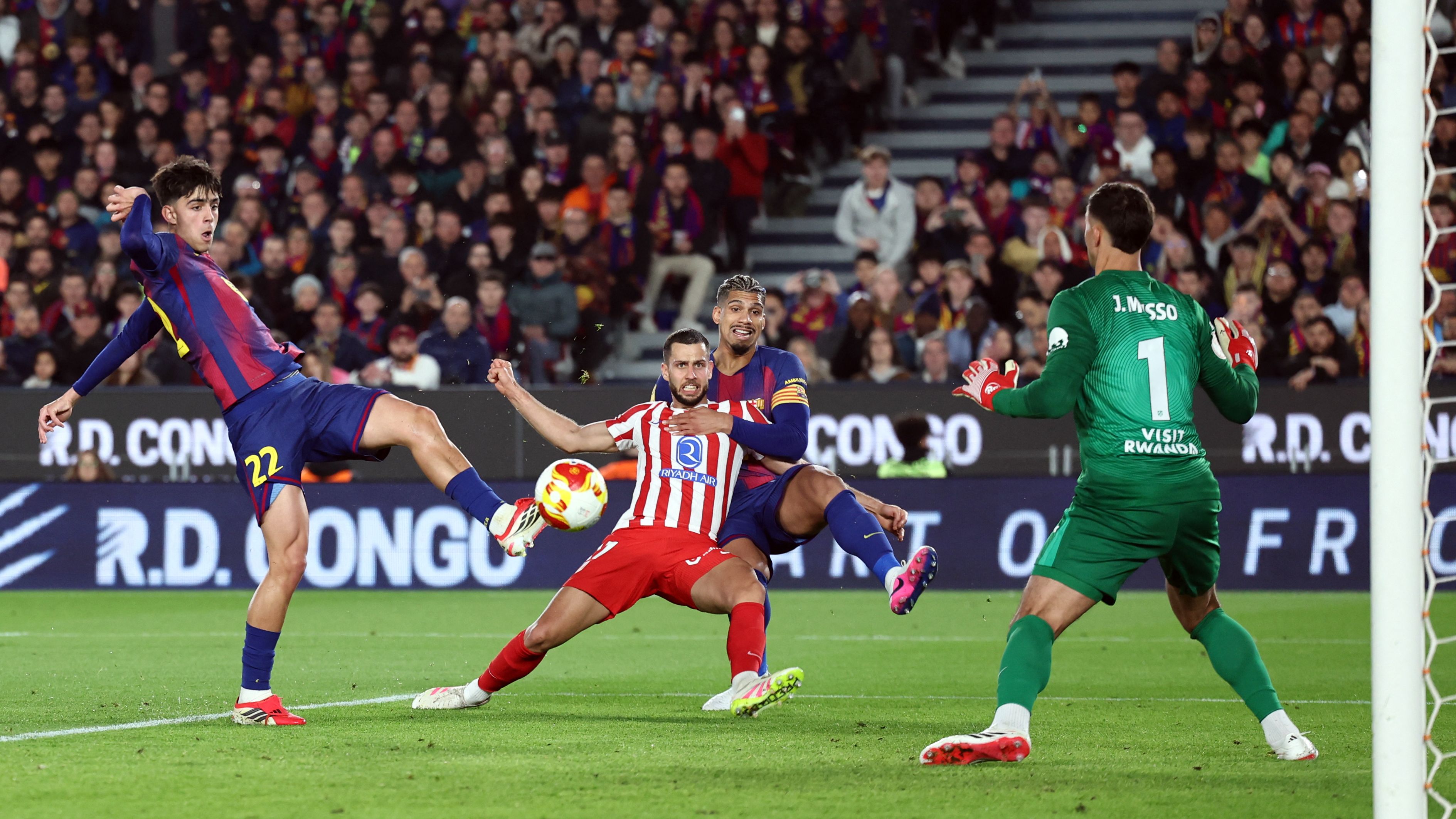 هدف برشلونة الجدلي في كأس الملك: كعب مدريدي يقرر مصير المباراة بتقنية التسلل