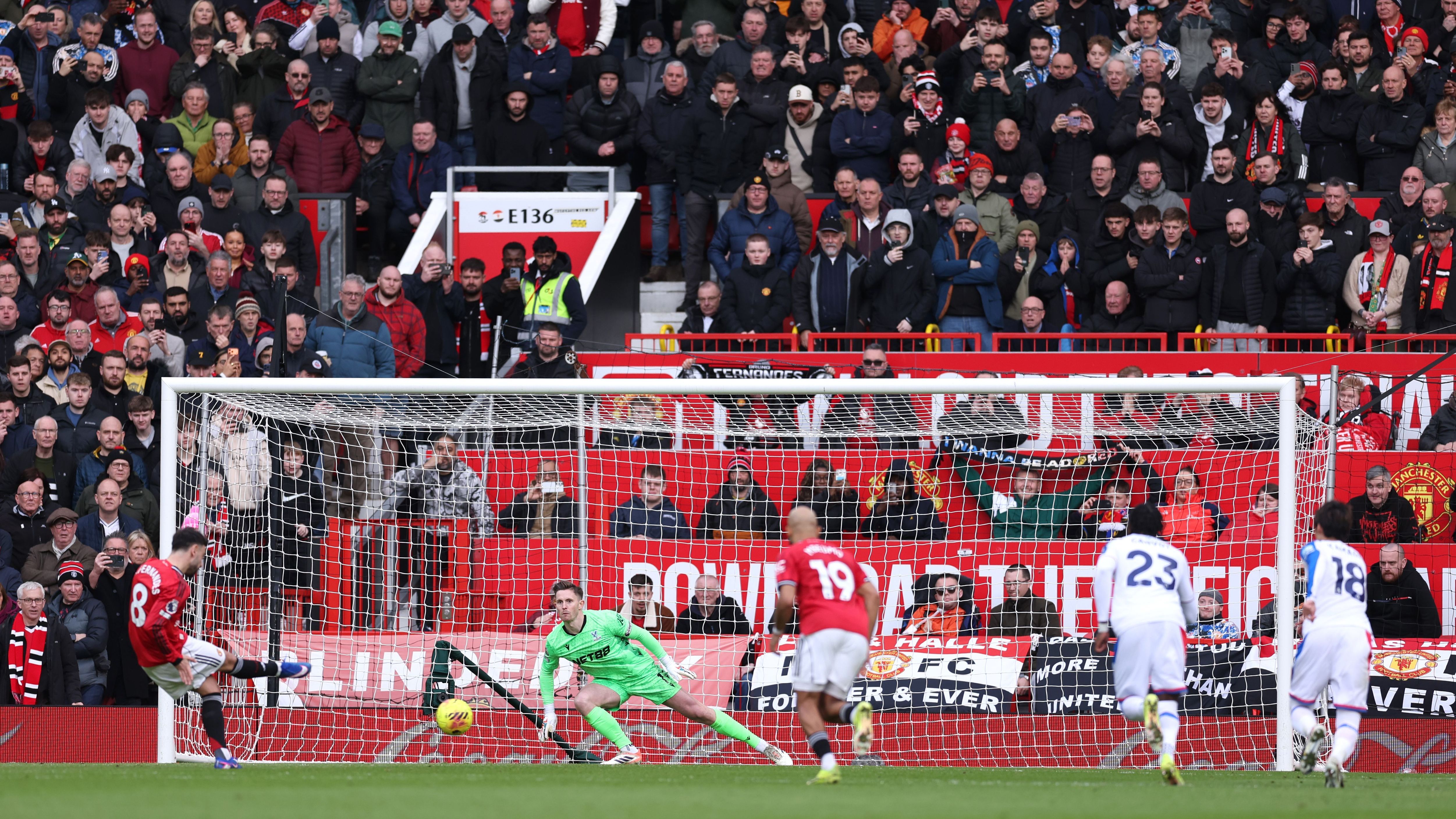 Manchester United v Crystal Palace - Premier League