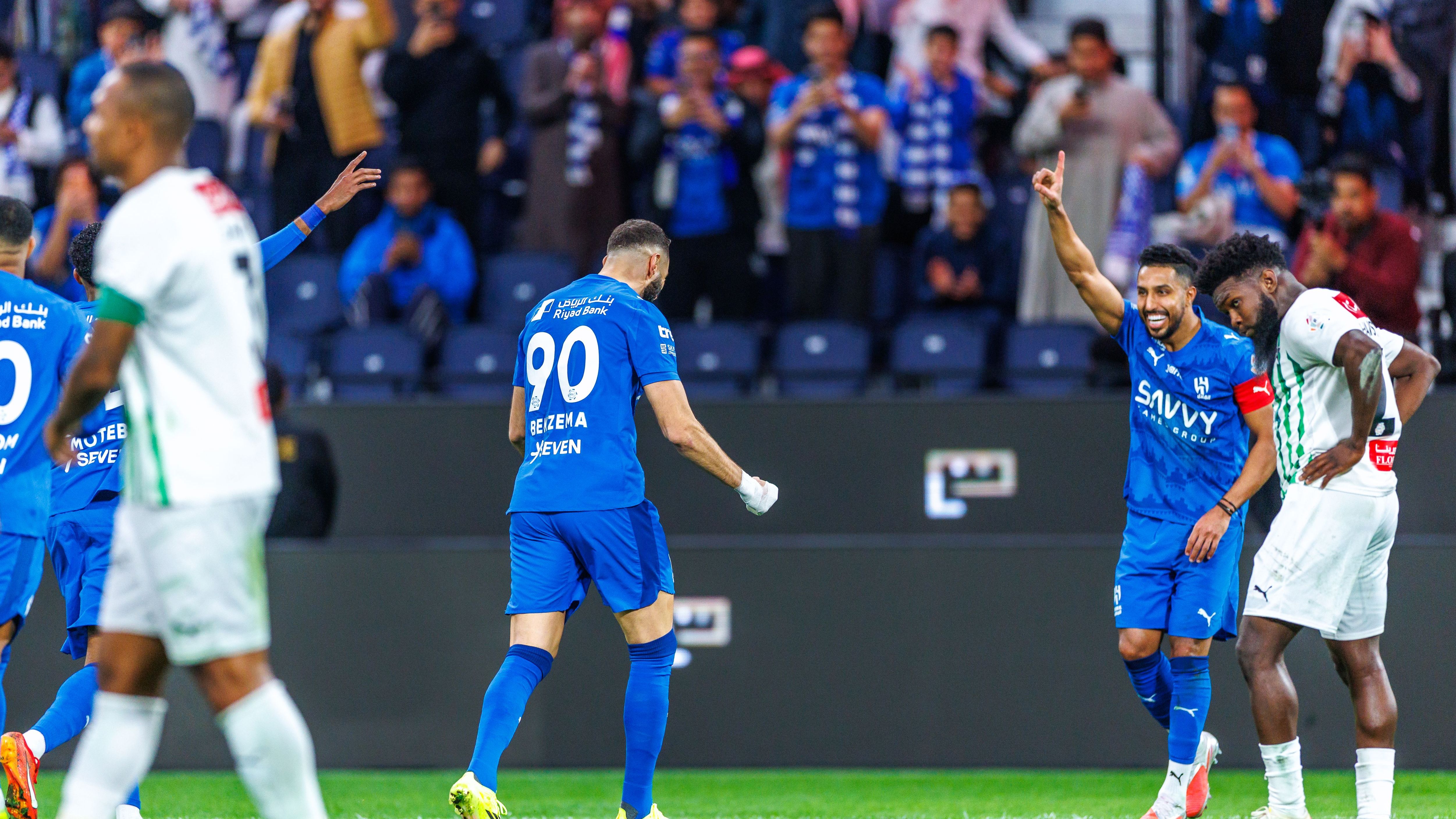 الهلال يفترس النجمة برباعية في ليلة تألق بنزيما ضمن دوري روشن السعودي