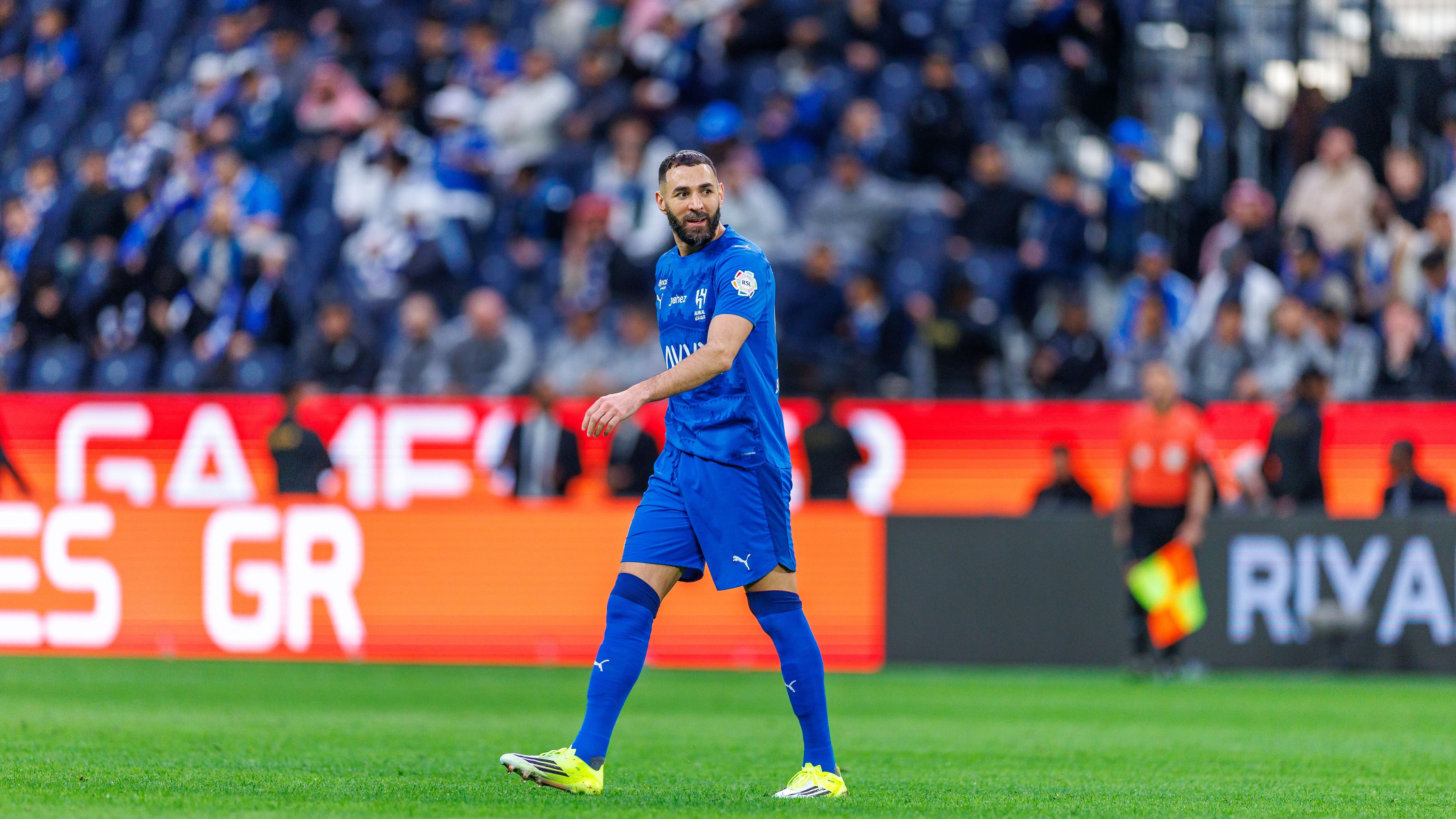 جماهير الأهلي تستفز بنزيما بلقب 'كوكو' قبل مواجهة الهلال في كأس خادم الحرمين