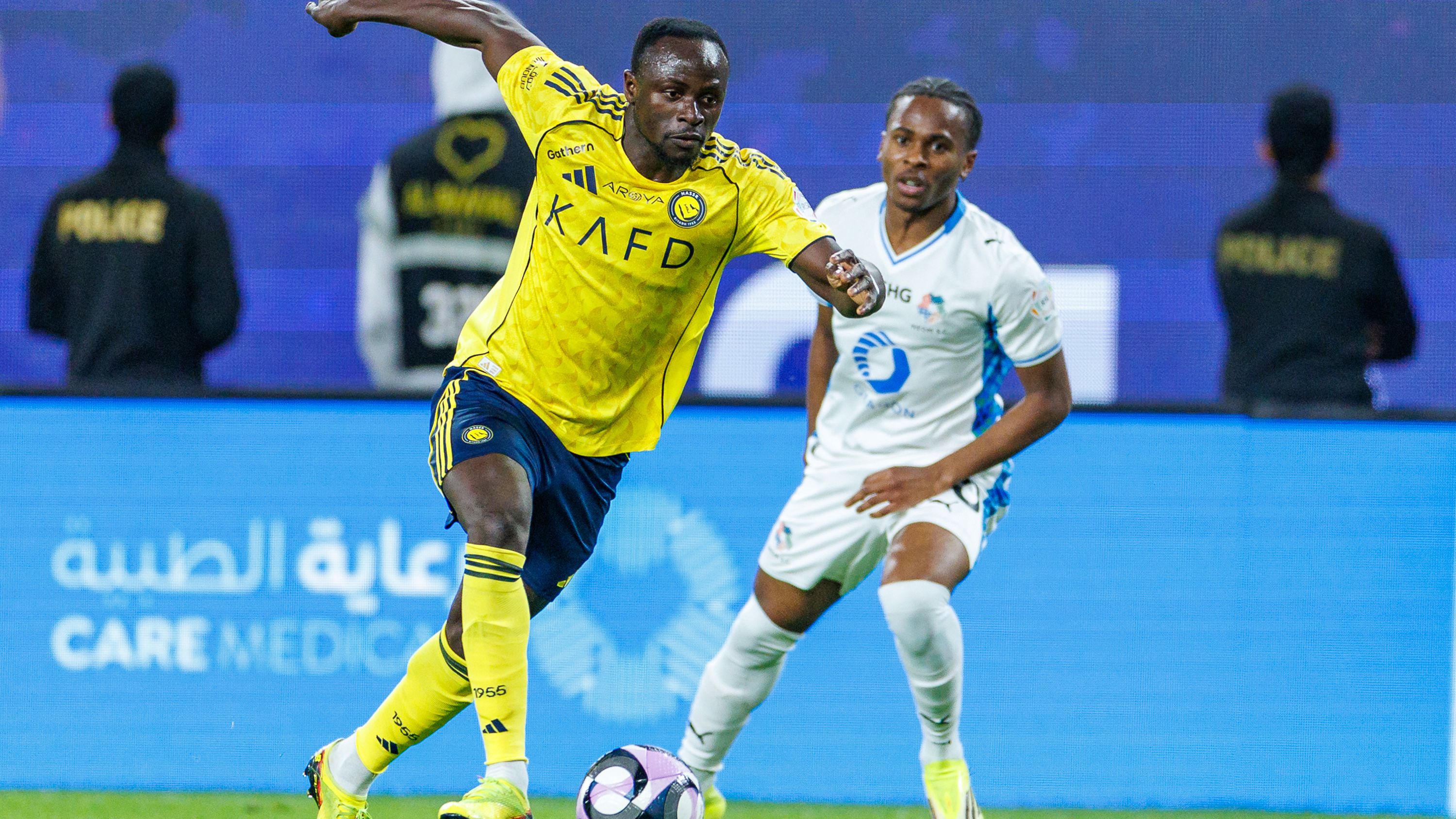 إصابة ماني تهدد مشاركته مع النصر قبل مواجهة الخليج في دوري روشن السعودي