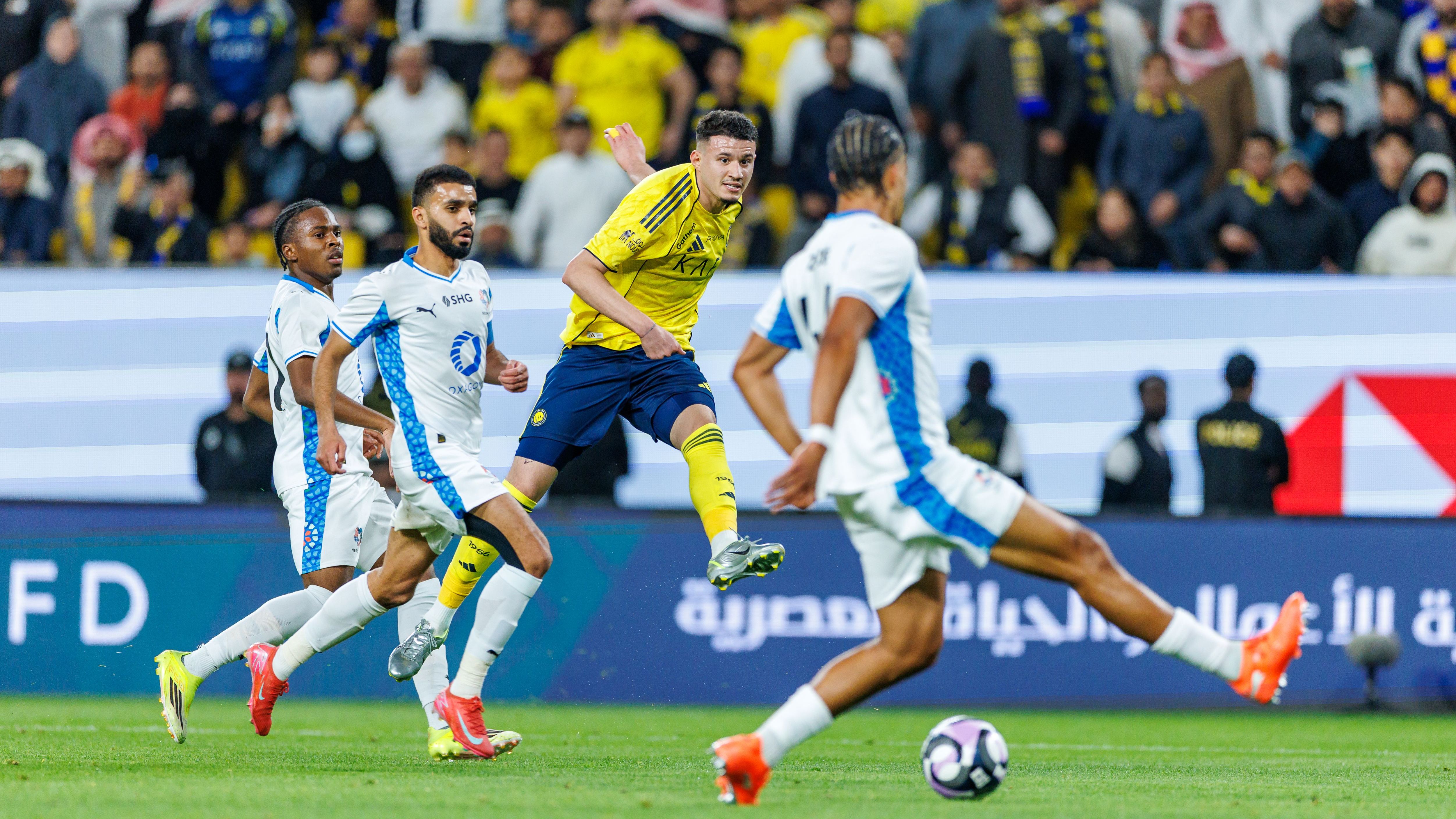 النصر يستعيد صدارة دوري روشن السعودي بفوز قاتل على نيوم بهدف متأخر