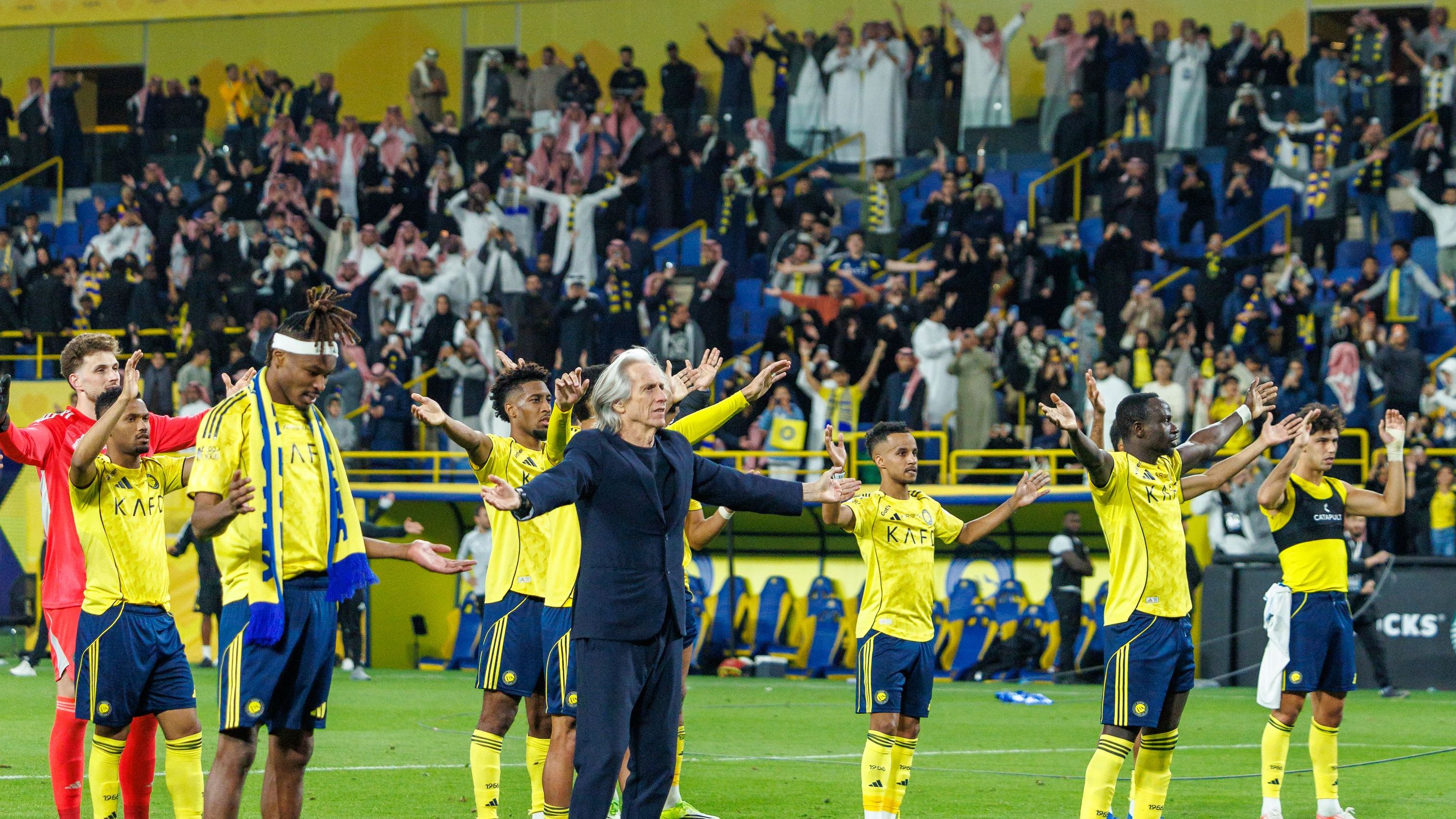 فيديو: رقصة اللقب؟.. جيسوس يخطف قلوب جماهير النصر بلقطة نادرة