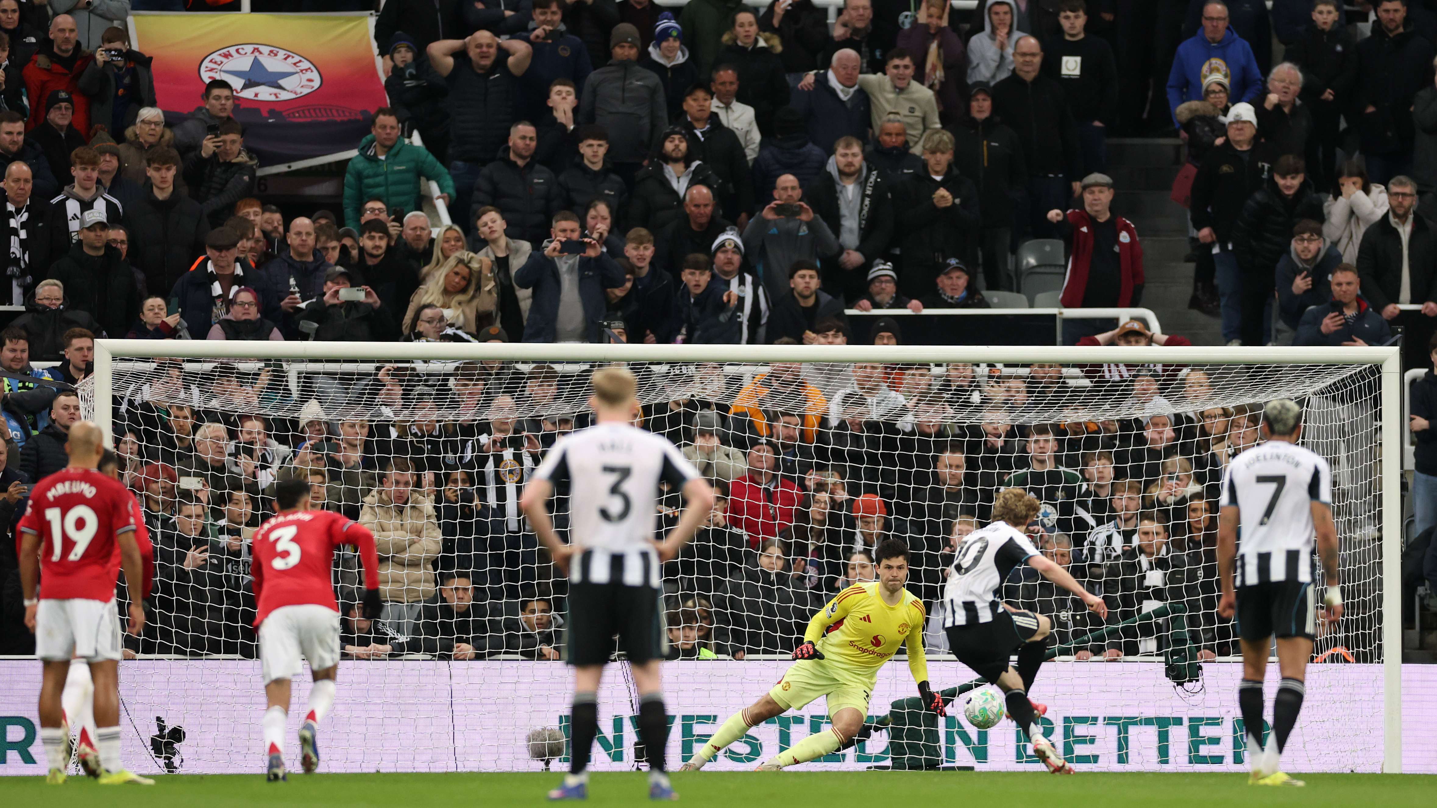 Newcastle United v Manchester United - Premier League