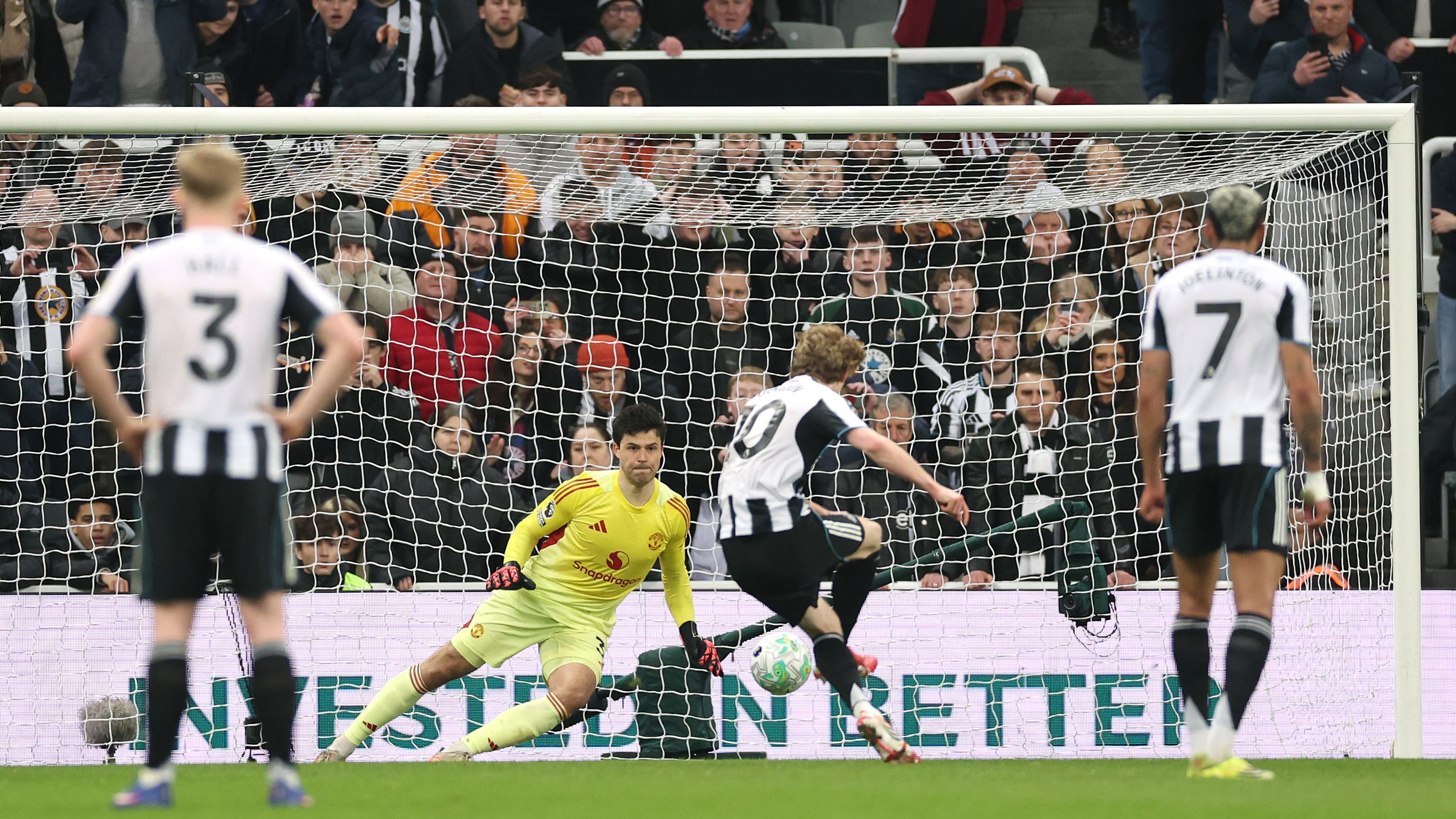 Newcastle United v Manchester United - Premier League