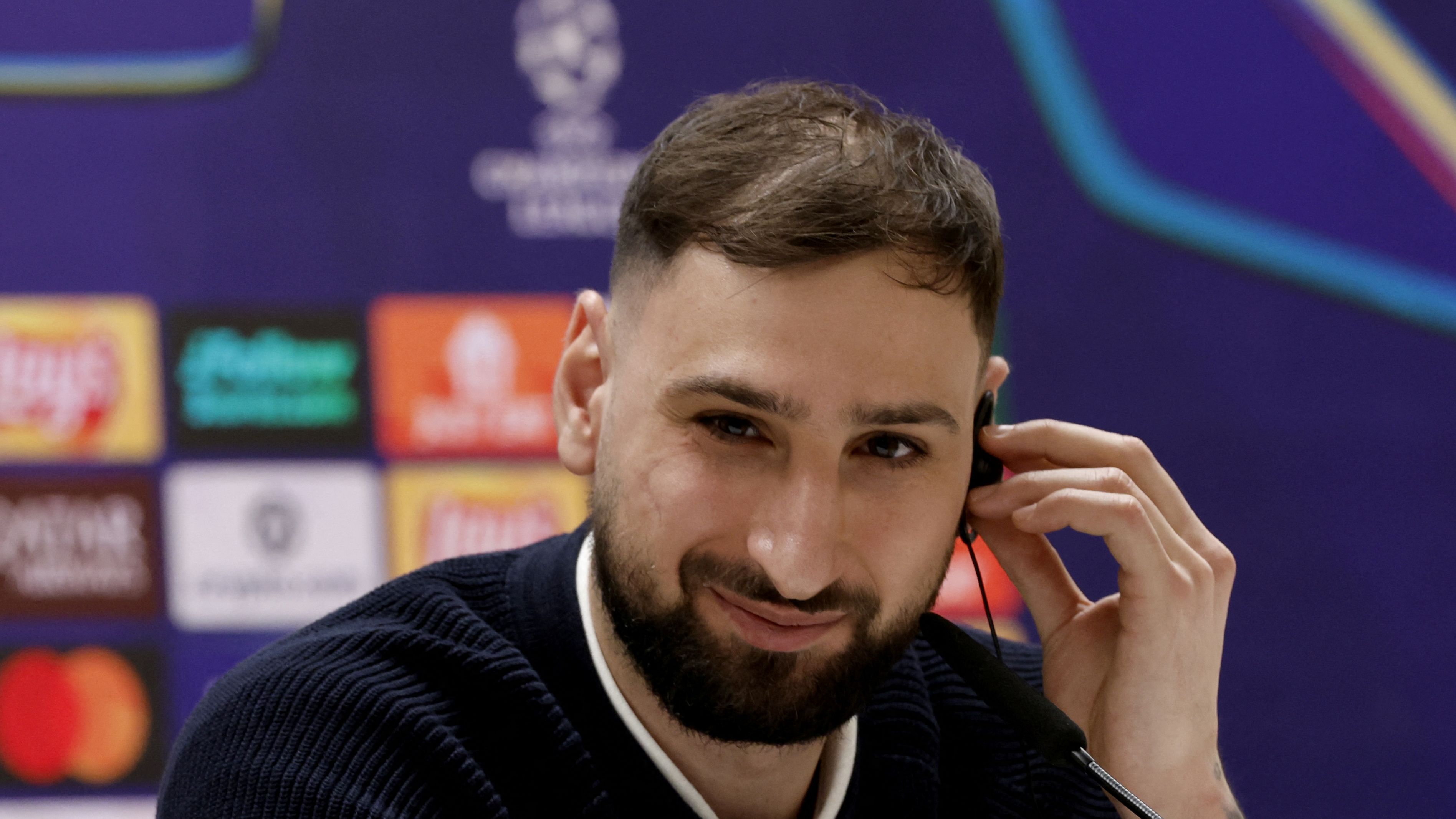 FBL-EUR-C1-MAN CITY-PRESSER