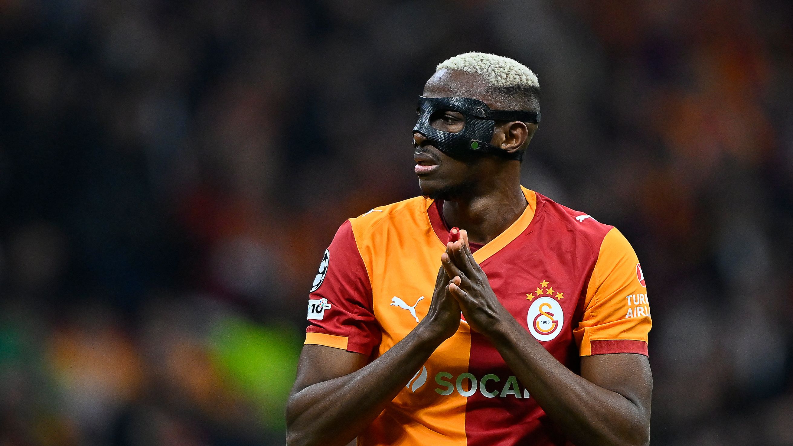 Víctor Osimhen llorando antes del partido Galatasaray vs Liverpool