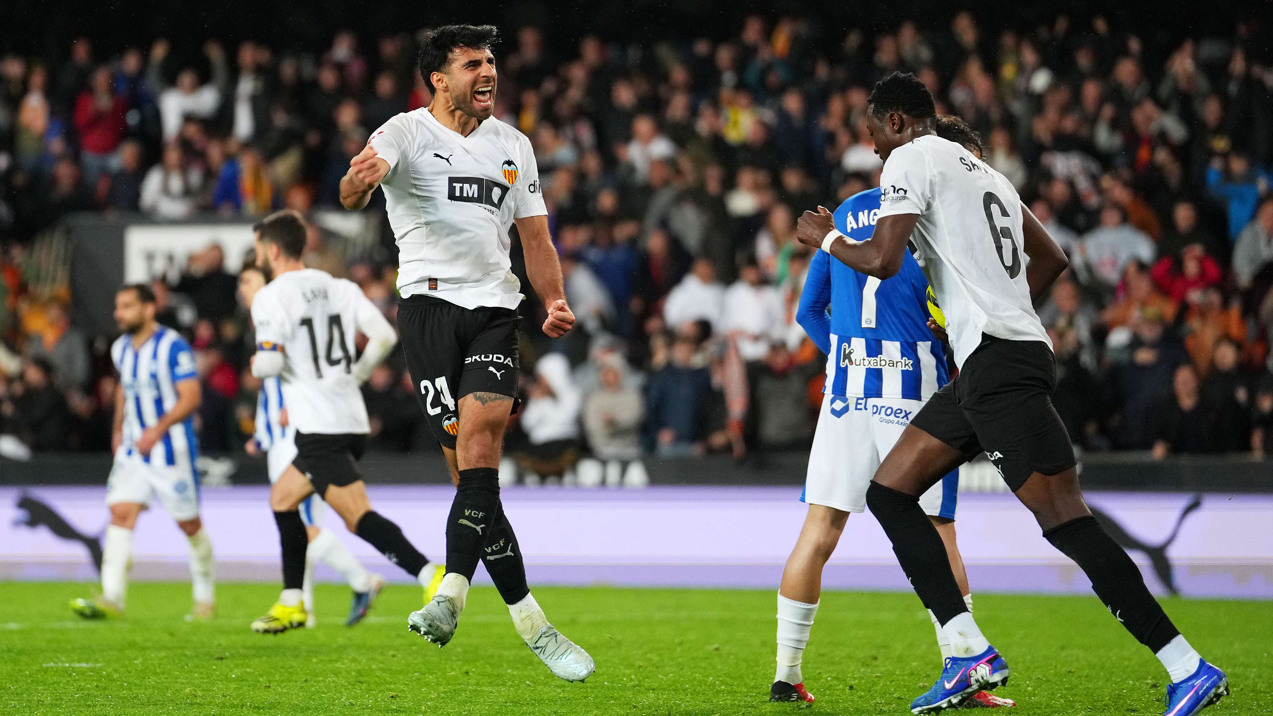 Valencia CF v Deportivo Alaves - LaLiga EA Sports