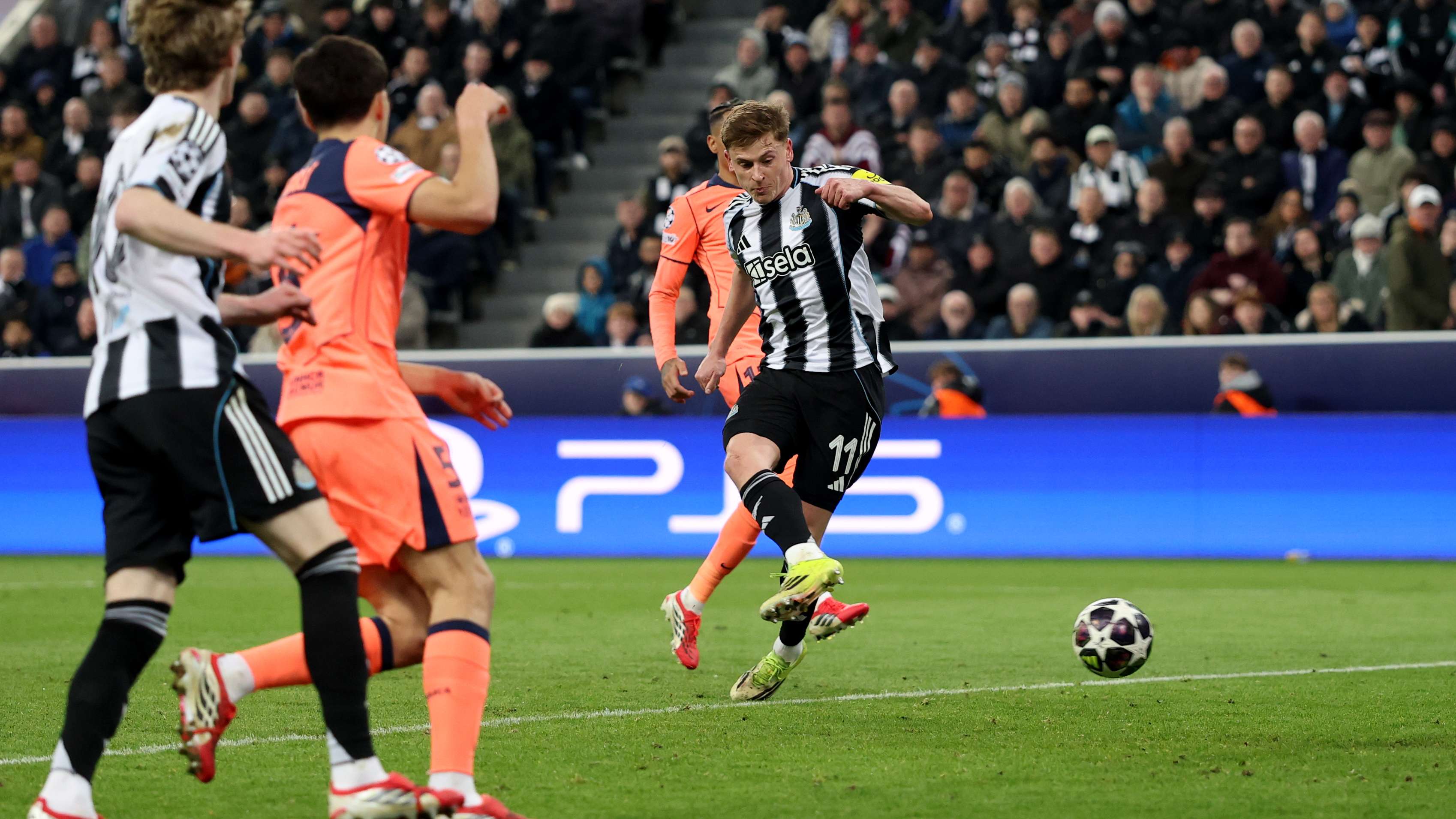 Newcastle United FC v FC Barcelona - UEFA Champions League 2025/26 Round of 16 First Leg